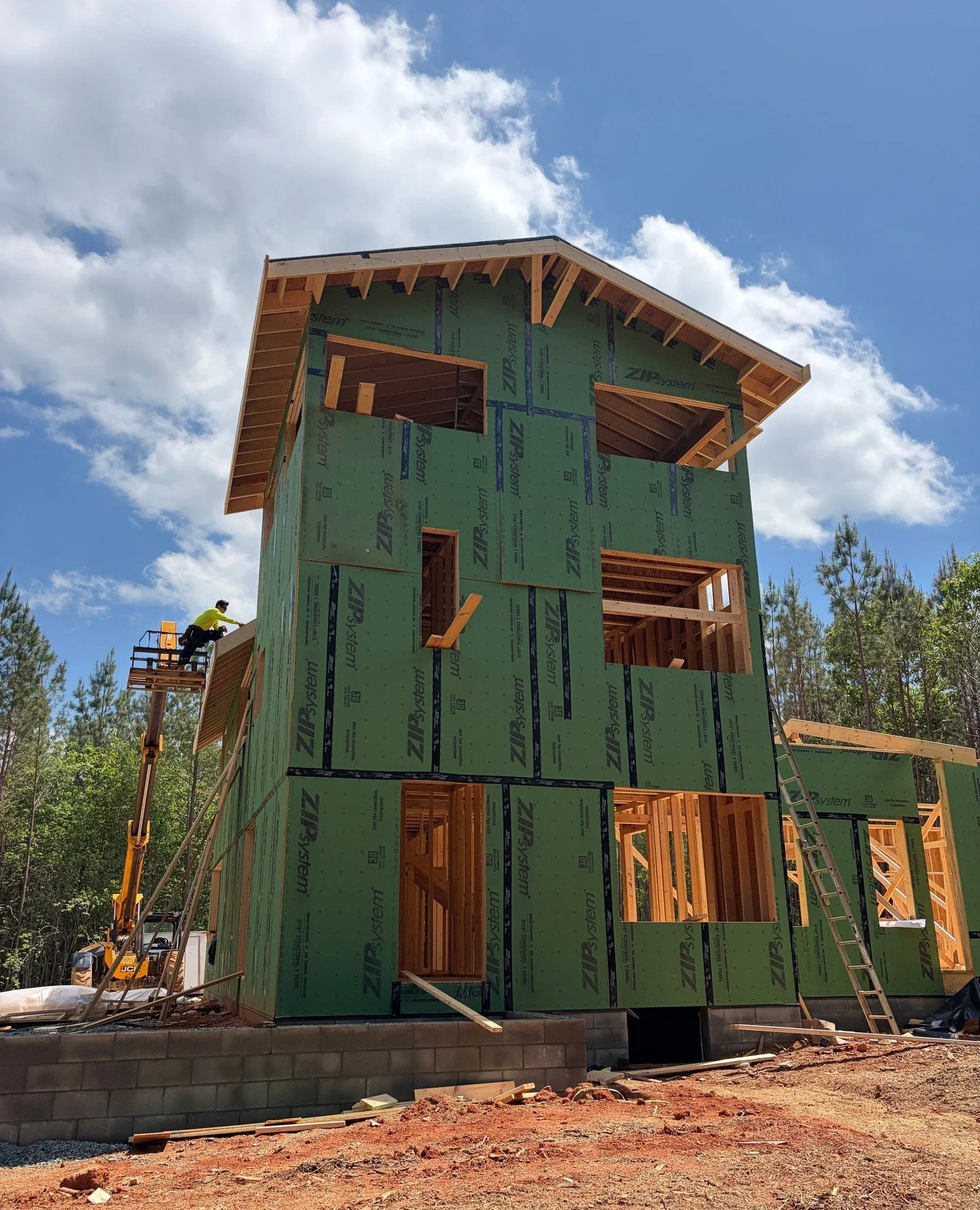 It's the 1st of tha monthhhh🗣️ ⁠
⁠
Get up, get up, get up for another Architecture Friday with Calico Studio! ⁠
⁠
Heather and Carlos made their way to one (of many) client site visits this week to bask in the ambiance of the initial framing layout+p