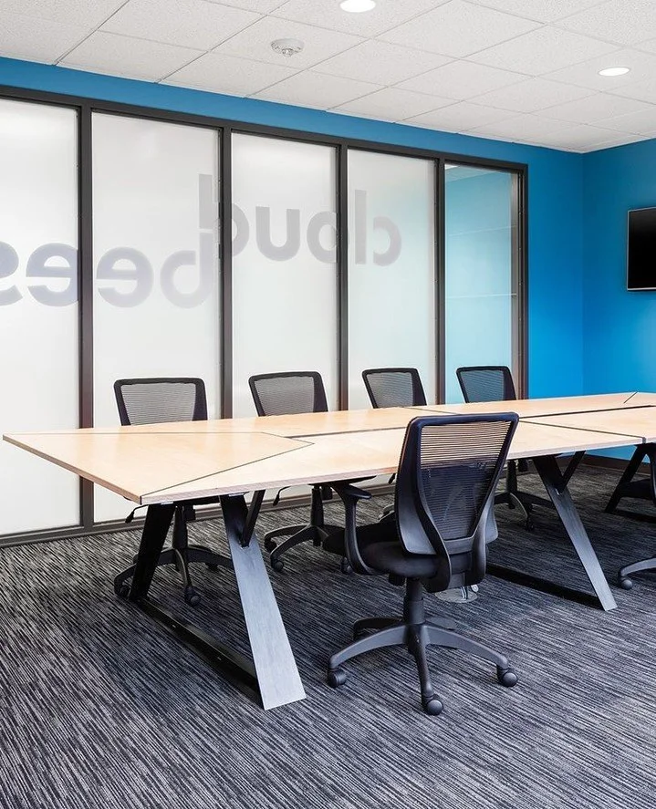 Today's #ArchitectureFriday is dedicated to hard work and team building. ⁠
⁠
Heather designed this conference table with @mcconnellstudios who also executed the design. Calico loves working with locals that do beautifully pristine work. Taffy pulling
