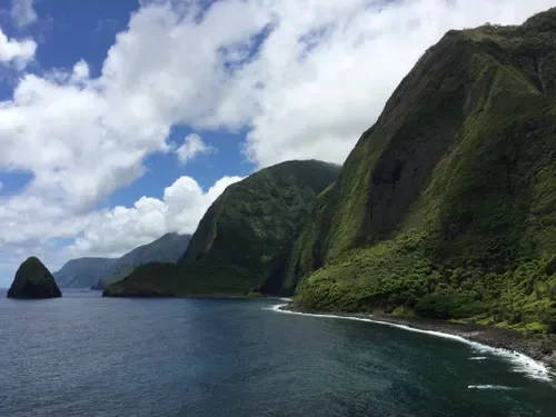 West Maui &amp; Molokai Helicopter Tours Compared: 50-Minute vs. 55-Minute Flights – Which Maui Adventure Is Right for You?