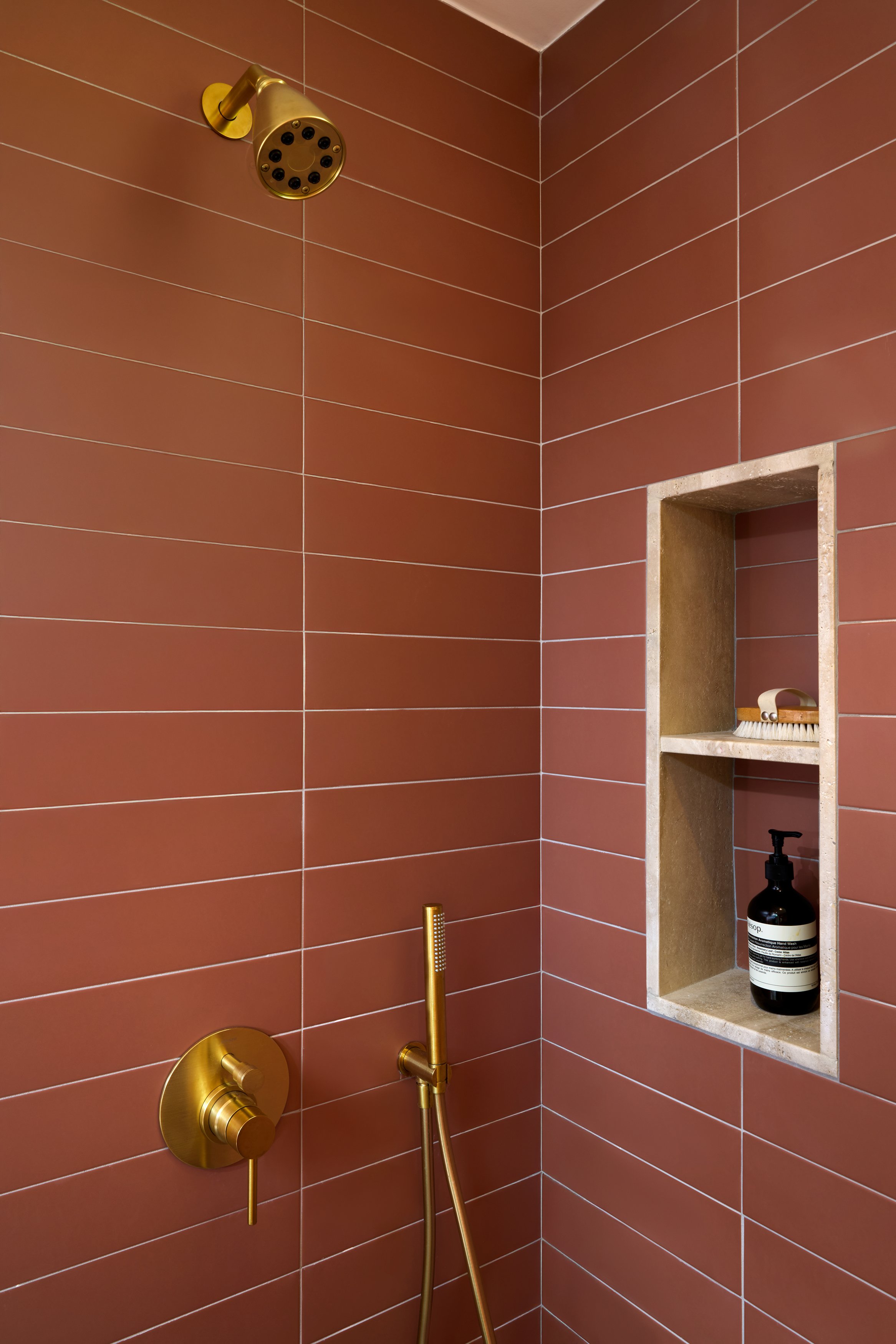 hollywood-hills-studio-aimee-less-terracotta-tile-brass-fixtures-shower.jpg