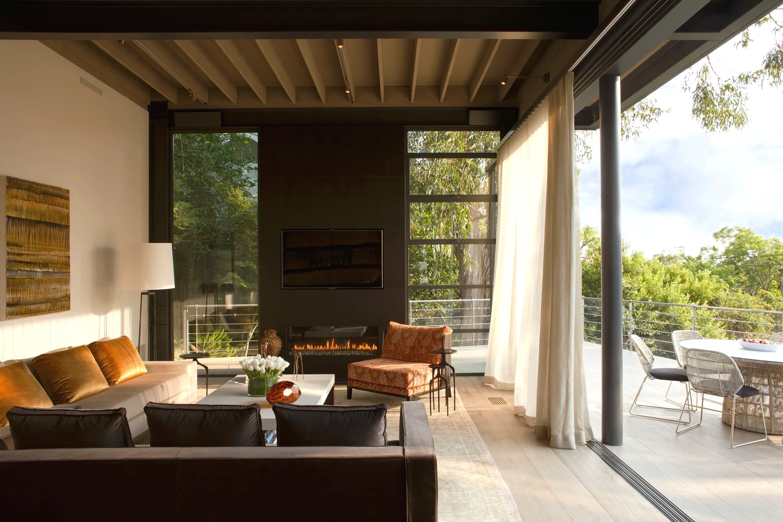 Pacific-LivingRoom-Indoor-Outdoor-Fireplace-Luxe.jpg
