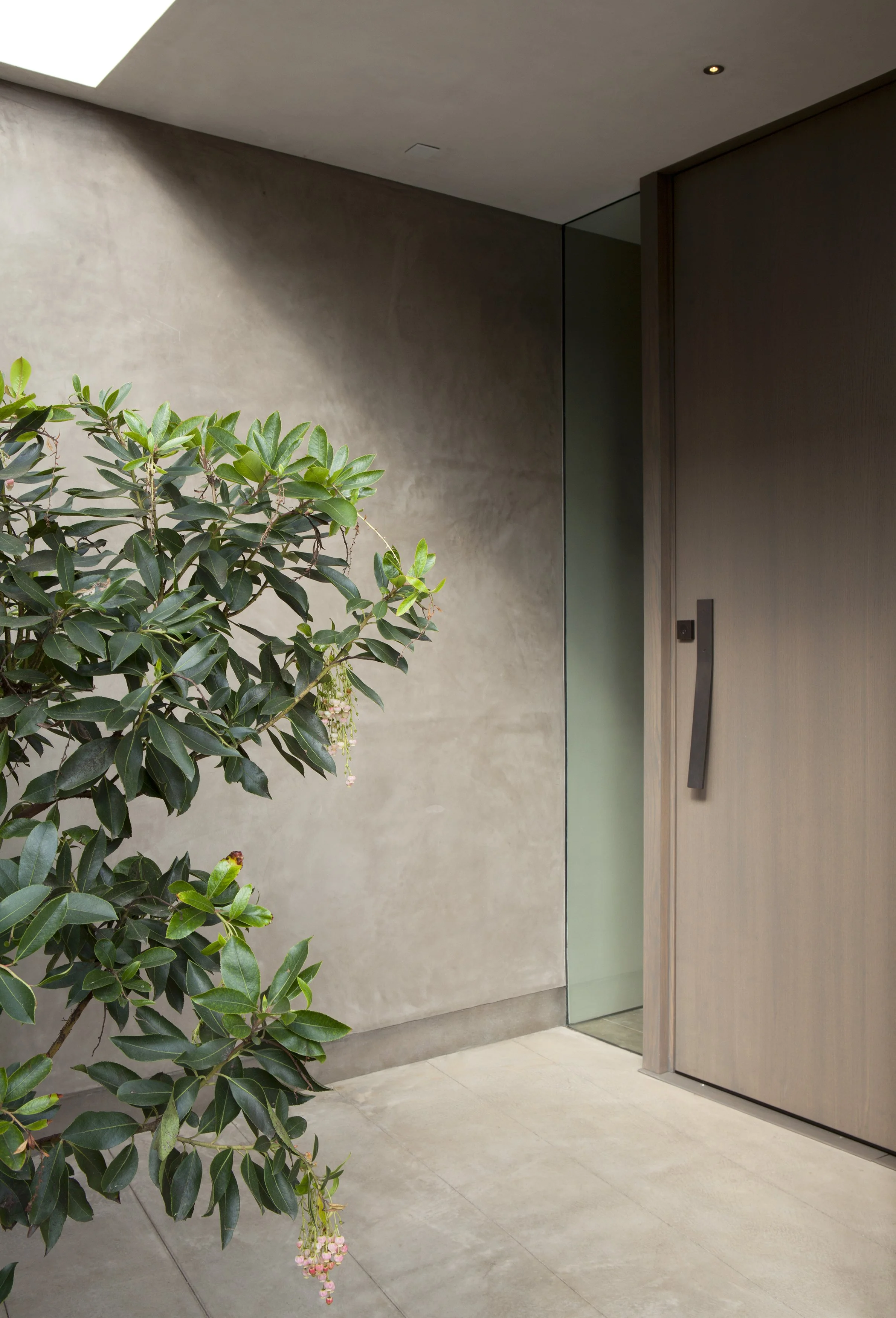 Breeze-House-Venice-Front-Door-Hardware.jpg