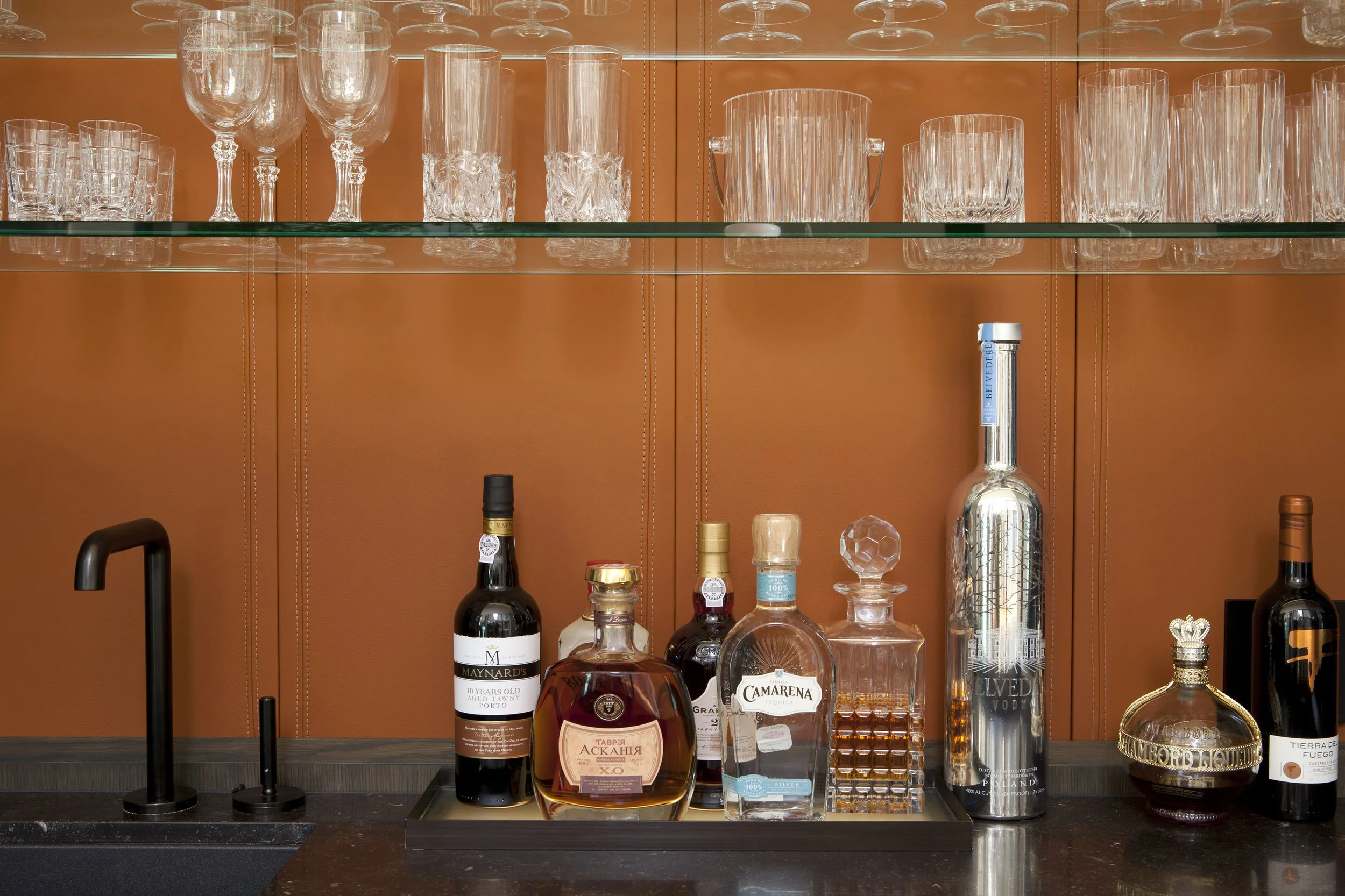 Breeze-House-Venice-Bar-Cognac-Leather.jpg