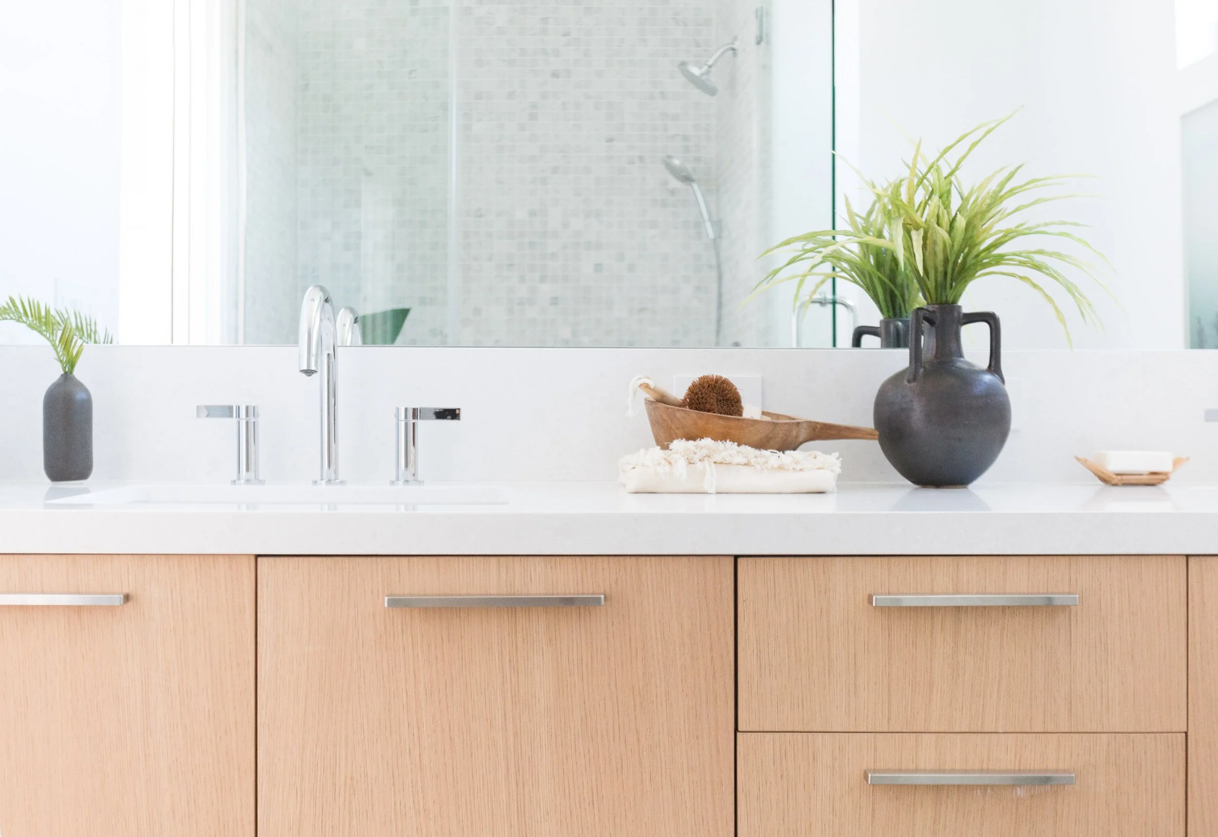 Habitat 6-Kitchen-Crisp-White-Natural-Finishes-Bathroom.jpg