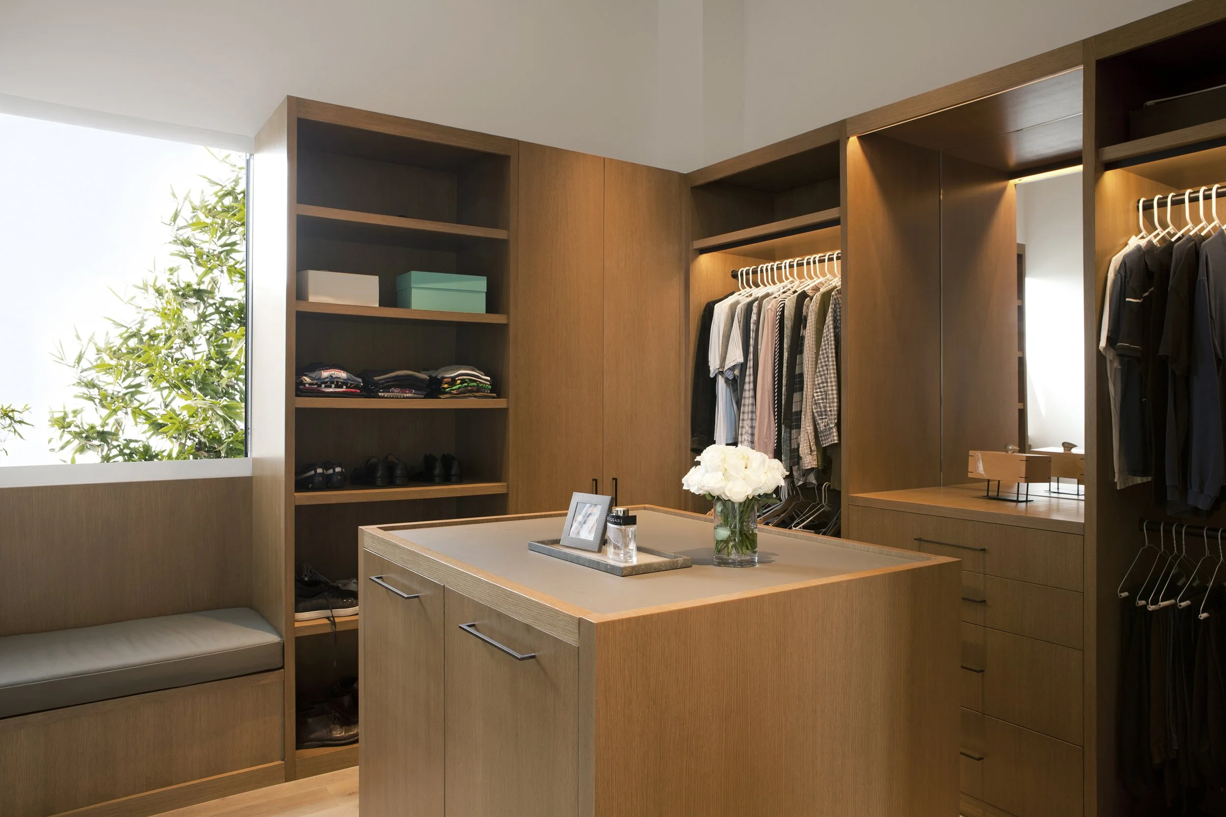 Breeze-House-Venice-Mens-Closet-Dressing-Room.jpg