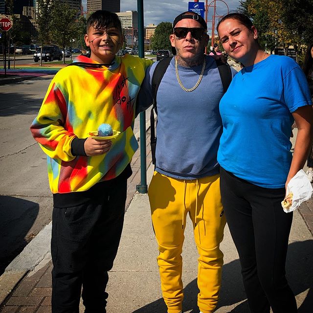 &ldquo;Hi, my son would love to have a picture with you&rdquo; @madchild 😊 but really I did too!! Lol 🤷&zwj;♀️💕 my 3 other sons are so jealous!! Lol #RecoverDay #RecoverDayWinnipeg #DeseBunz