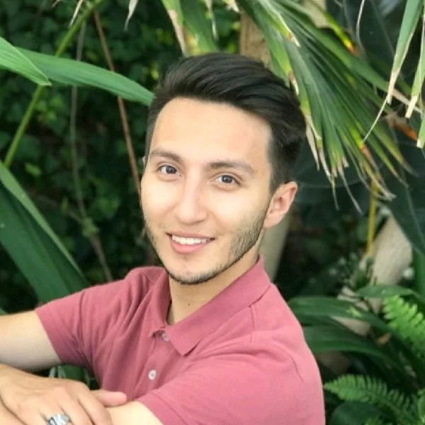 Andrés Camarillo Design/Decorator Andrés has many years designing the decor of events under his sleeve. Starting with his Student Body Government days in Junior High where he always took on the lead in decorating. Andrés didn’t stop when he went off to college either. His school had some of the best dances- and part of it was the tasteful and elegant choices he made in the centerpieces, linens, and other details.