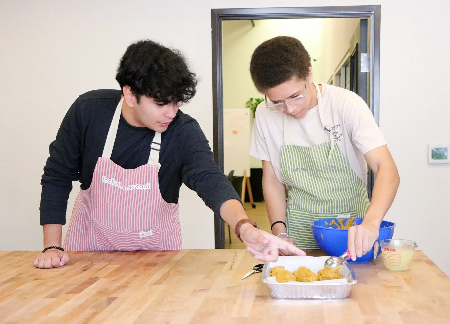Cooking classes at Inclusion Fusion! 💥 Every week, our cooking groups cook or bake a new recipe in our kitchen! What&rsquo;s better than cooking with friends?! 

Visit our website to sign up &amp; get more info! 🤩
www.inclusionfusion.org