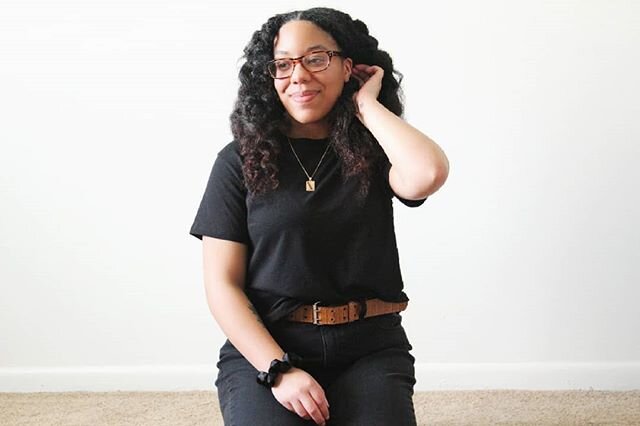 How important is your comfort when staying at home? For me, it&rsquo;s pretty important!

Check out my work from home outfit!
I easily paired my comfy dark jeans and plain black t-shirt from the @mottandbow Basic Collection.

I mean who says you can&