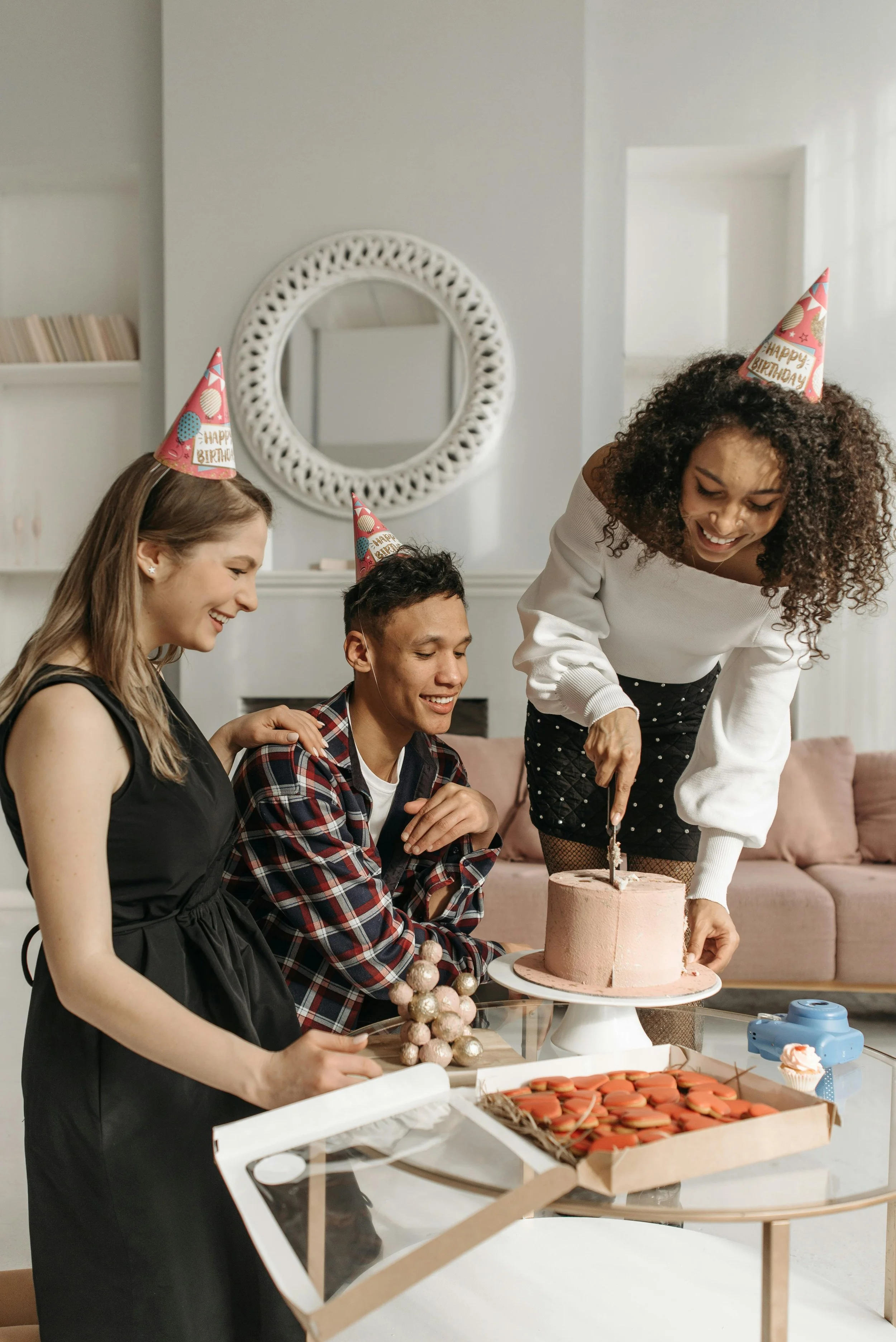 How to Host a Memorable Party at Home Without Stress