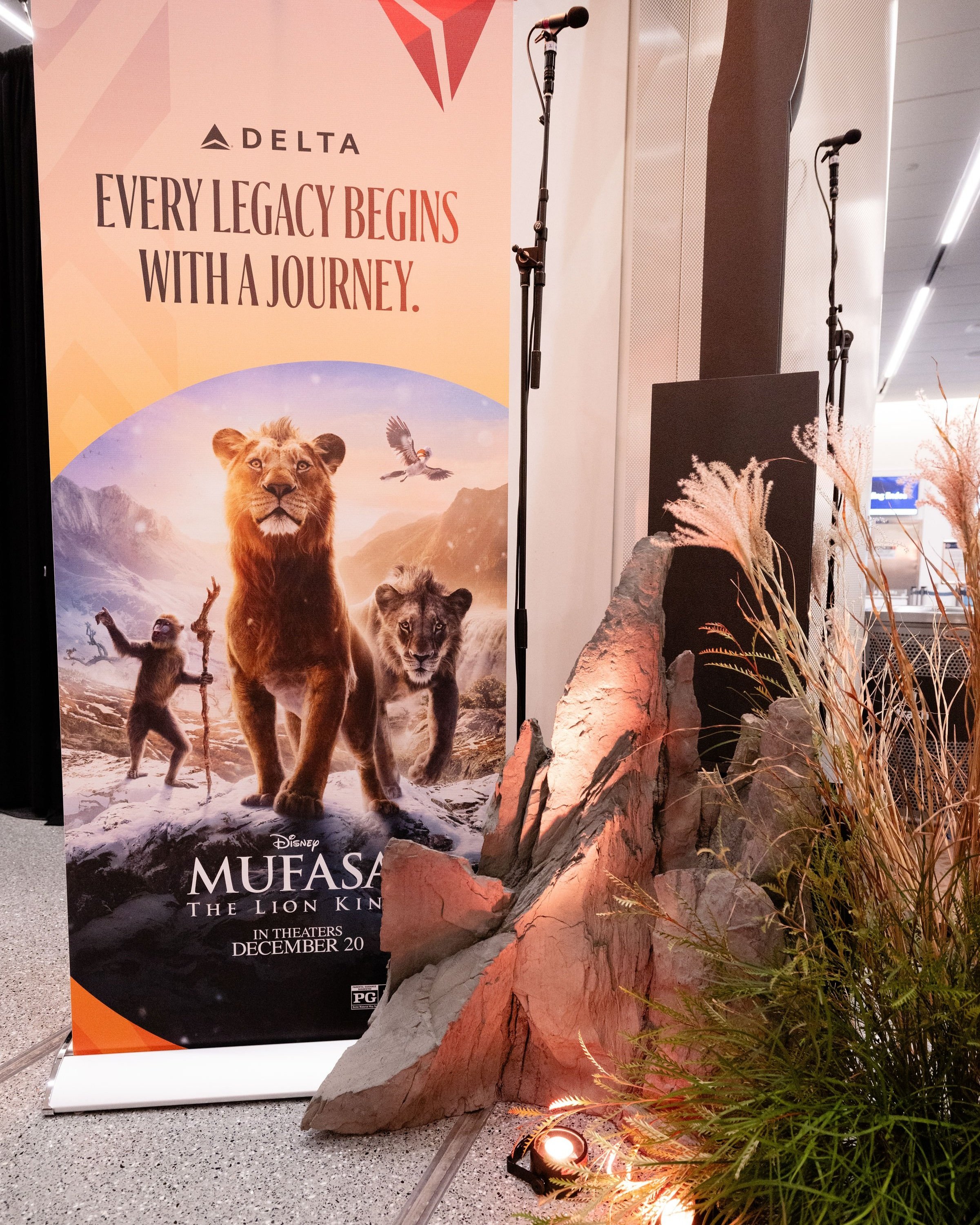 MarissaJoyPhoto_Delta_Mufasa_LAX_150.jpg