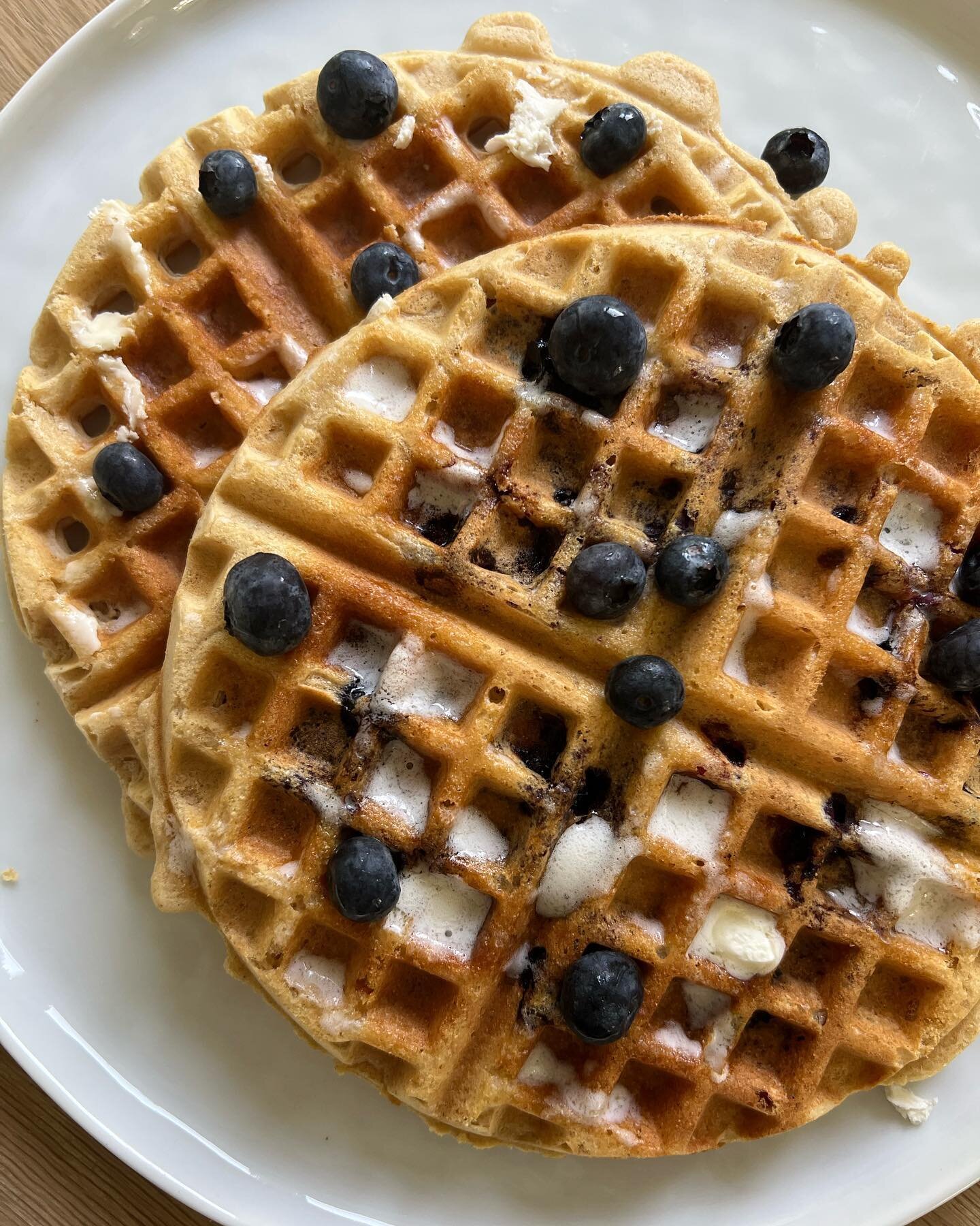 Homemade blueberry protein waffles 😍🧇🫐 

#waffles #breakfast #blueberrywaffles #njfood