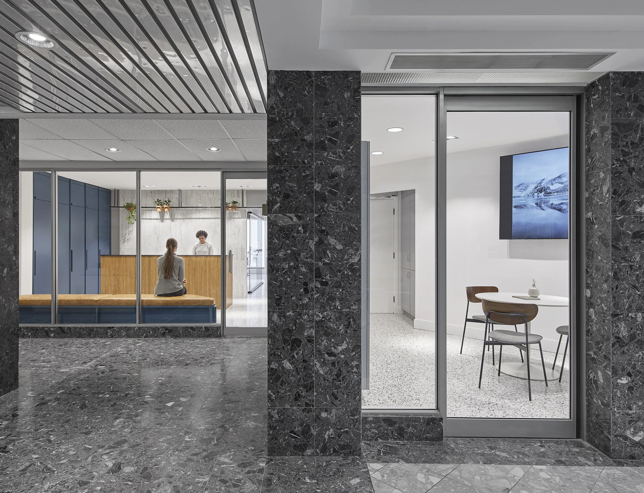 Office 2-2.jpg