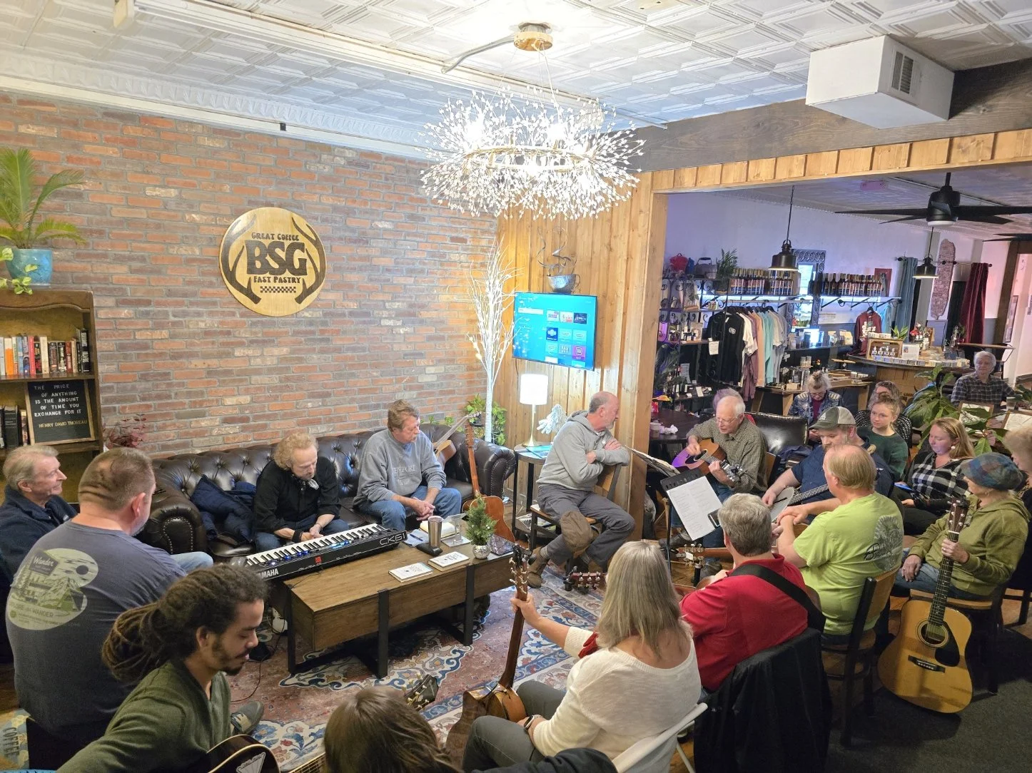 acoustic circle christmas.jpg