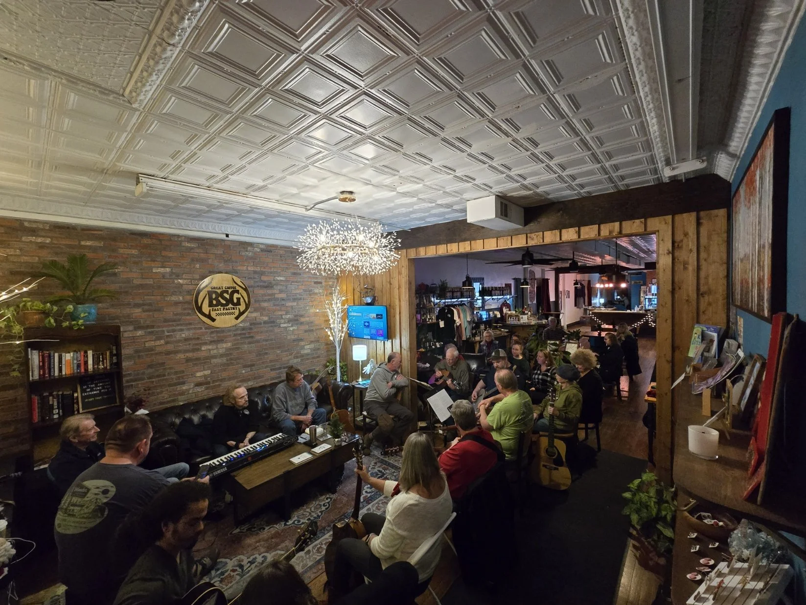 acoustic circle shot christmas 24.jpg