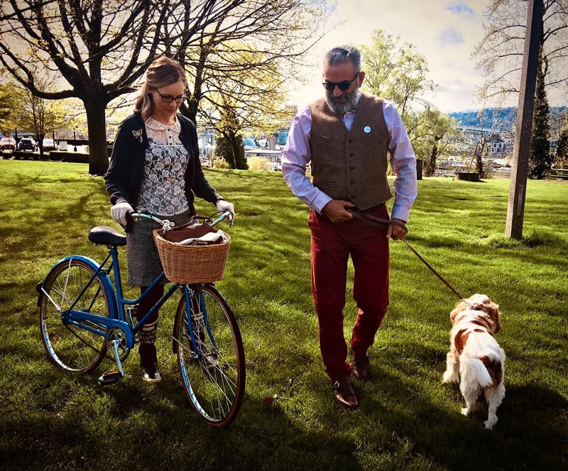 BrollyDesignCo._TweedRide_couplewithdog.jpg