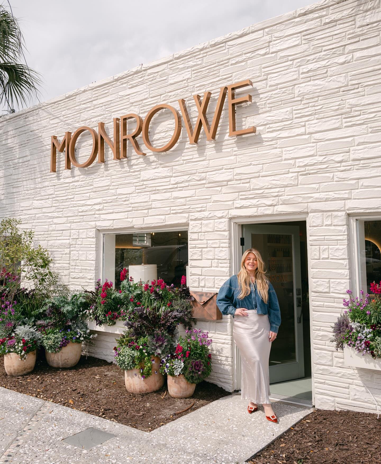learned so much being a fly on the wall while photographing @megmcmillionbeauty &lsquo;s Dyson class at @monrowebymegmcmillion. The salon is such a beautiful, intentional space! #photographer #charlestonphotographer #megmcmillionbeauty