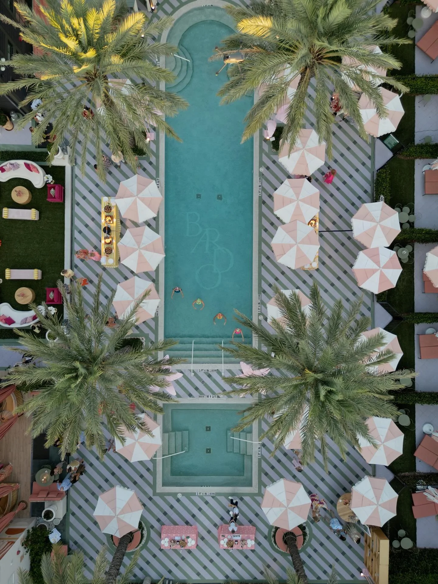 Our job descriptions don&rsquo;t say &ldquo;pool party,&rdquo; but we&rsquo;re not complaining! Loved being a part of the fabulous @staybardo FAM festivities in Savannah! 🌴🏊&zwj;♀️✨ grateful for this fun and fabulous Curated Events team! 
Host Venu