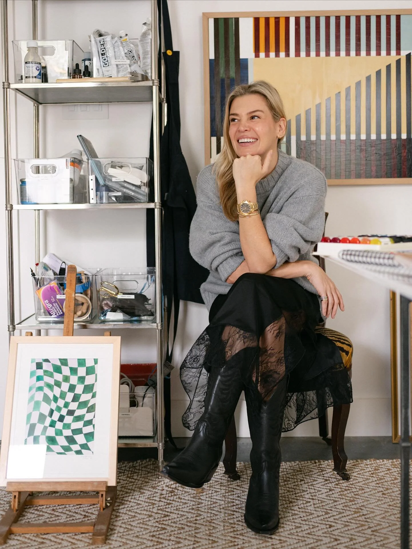 in the studio with cool girl artist @liaburkelibaire 🎨 I love photographing creative people in their creative spaces ❤️ #artist #charlestonartist #charlestonphotographer