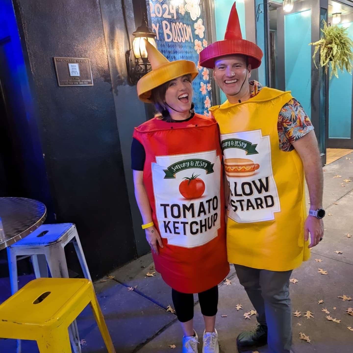 Ketchup and mustard here to level up the situation 🍅🌭