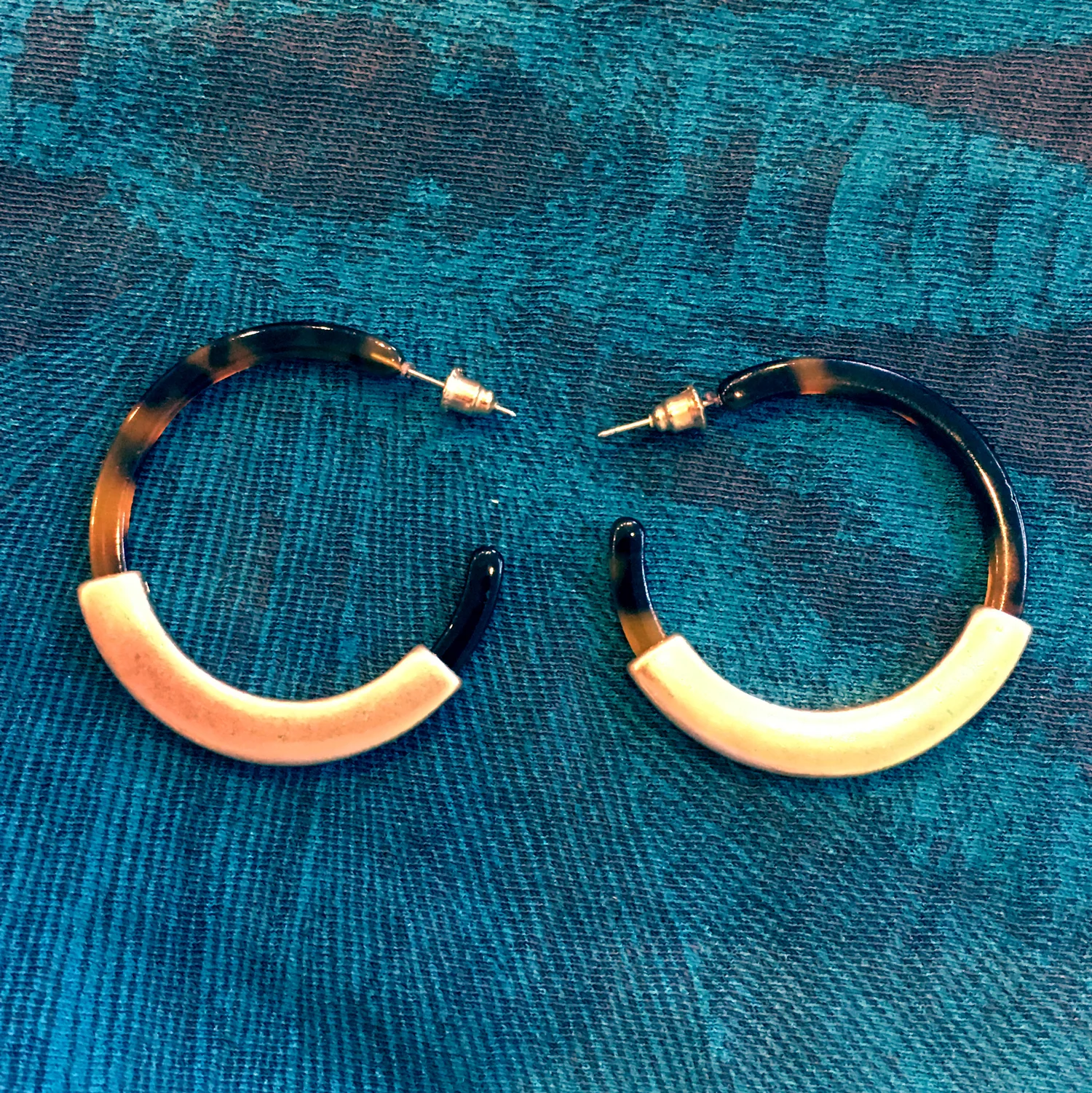 MindsEye_Earrings_TortoiseGoldHoops_1500p.jpg
