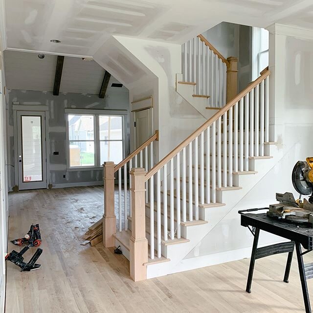 It&rsquo;s all in the custom details! 
@brown_oaks_flooring @miwindows #custombuild #custombuilder #craftsman #beams #staircase #williamsoncountytn