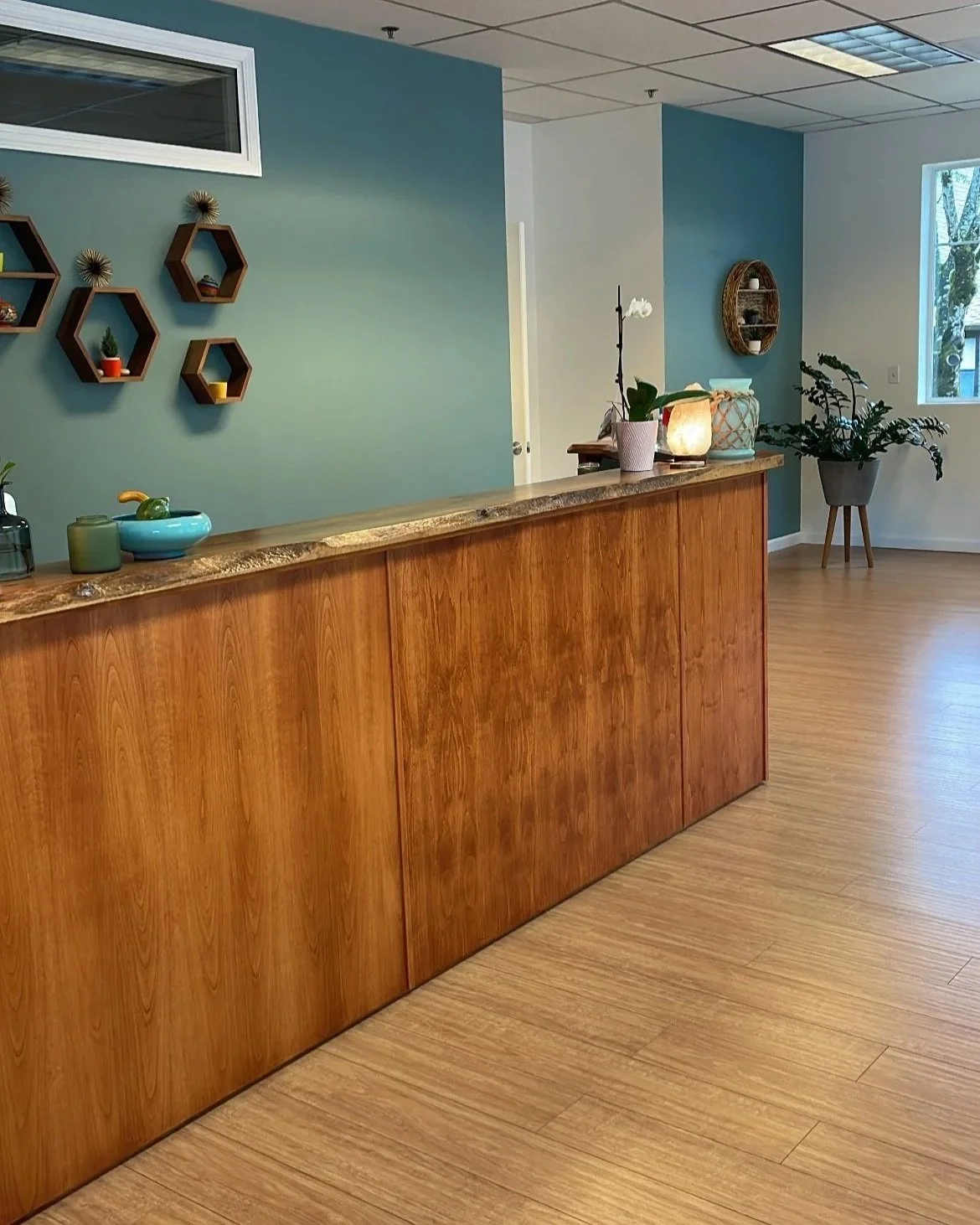 Front_Desk_Suite_B.jpg