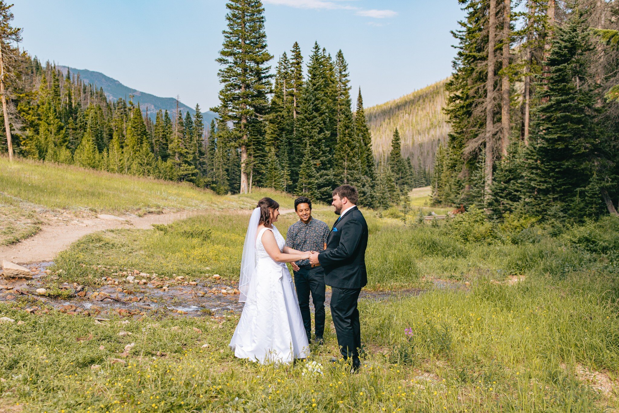rocky-mountain-national-park-elopement-ceremony-photos-28.jpg