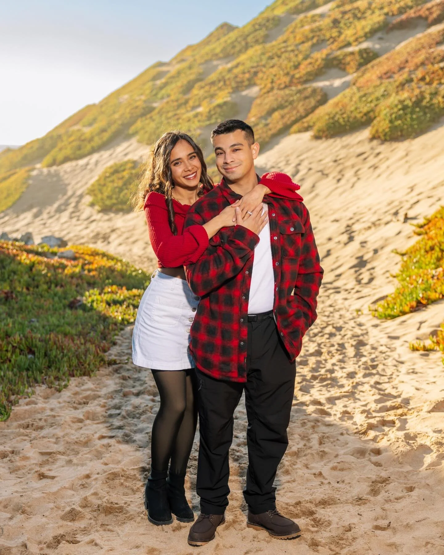Bringing some holiday spirit to the sand dunes 🎄🏖️

#montereyphotographer #montereyfamilyphotographer #montereybay
