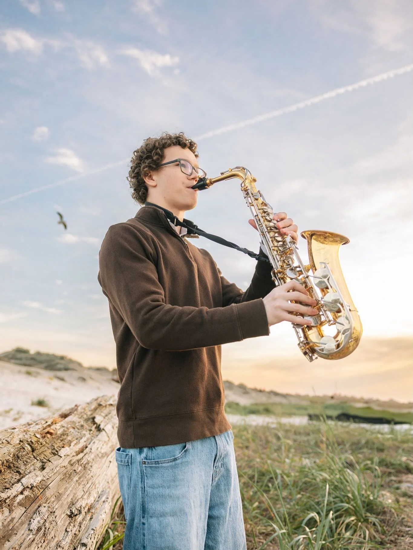 Alex, 2026 senior 🎓🎉
The beach, the sunset, the saxophone 🙌🏻

#seniorportrait #2026seniors #seniorportraitphotographer