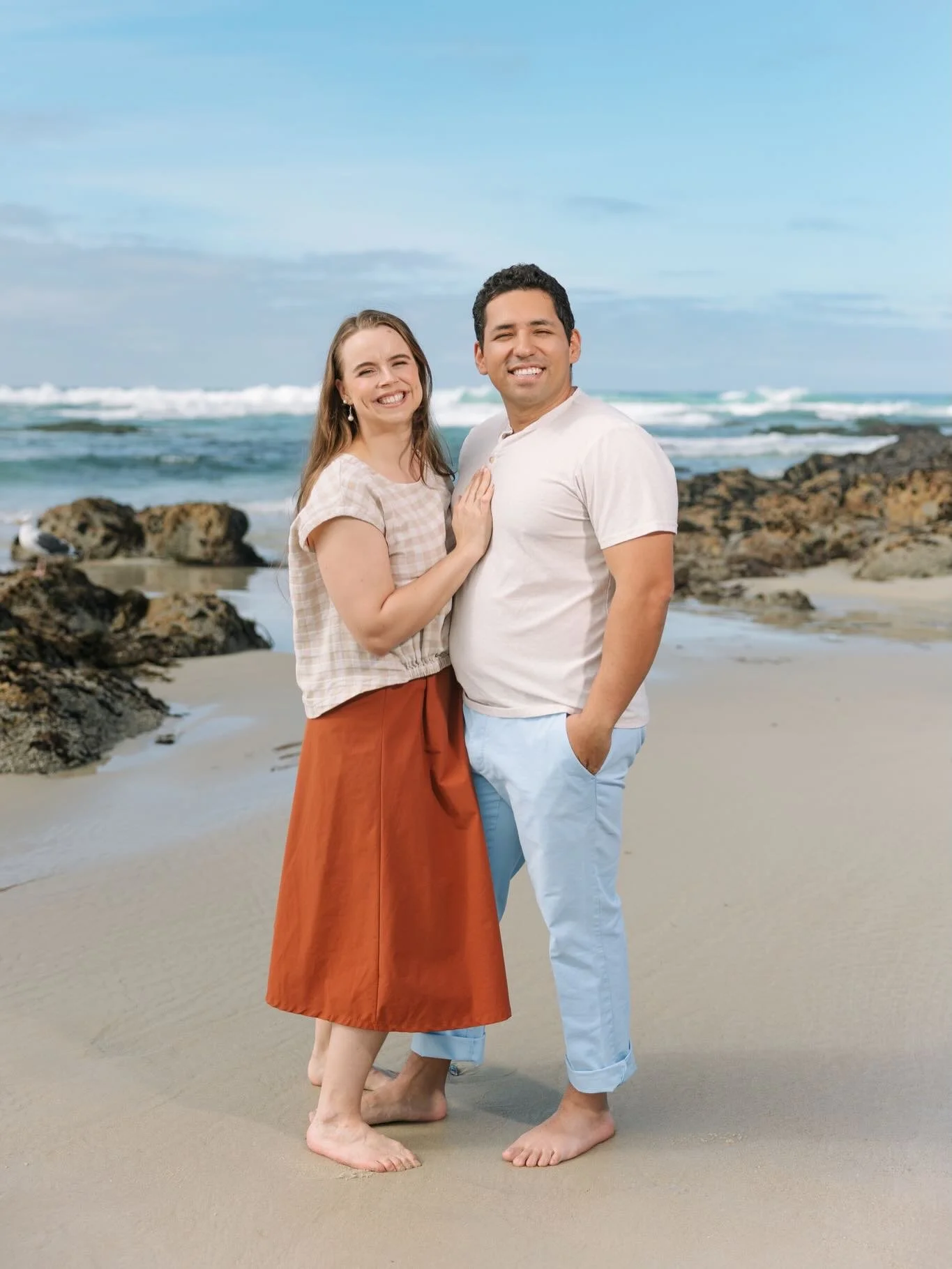 Midday at the beach is usually not ideal for photos due to harsh light and shadows. Until we add in flash! ⚡️☀️

Sunset is often the time I will schedule your session, but between travel plans and busy family schedules, sometimes golden hour isn&rsqu