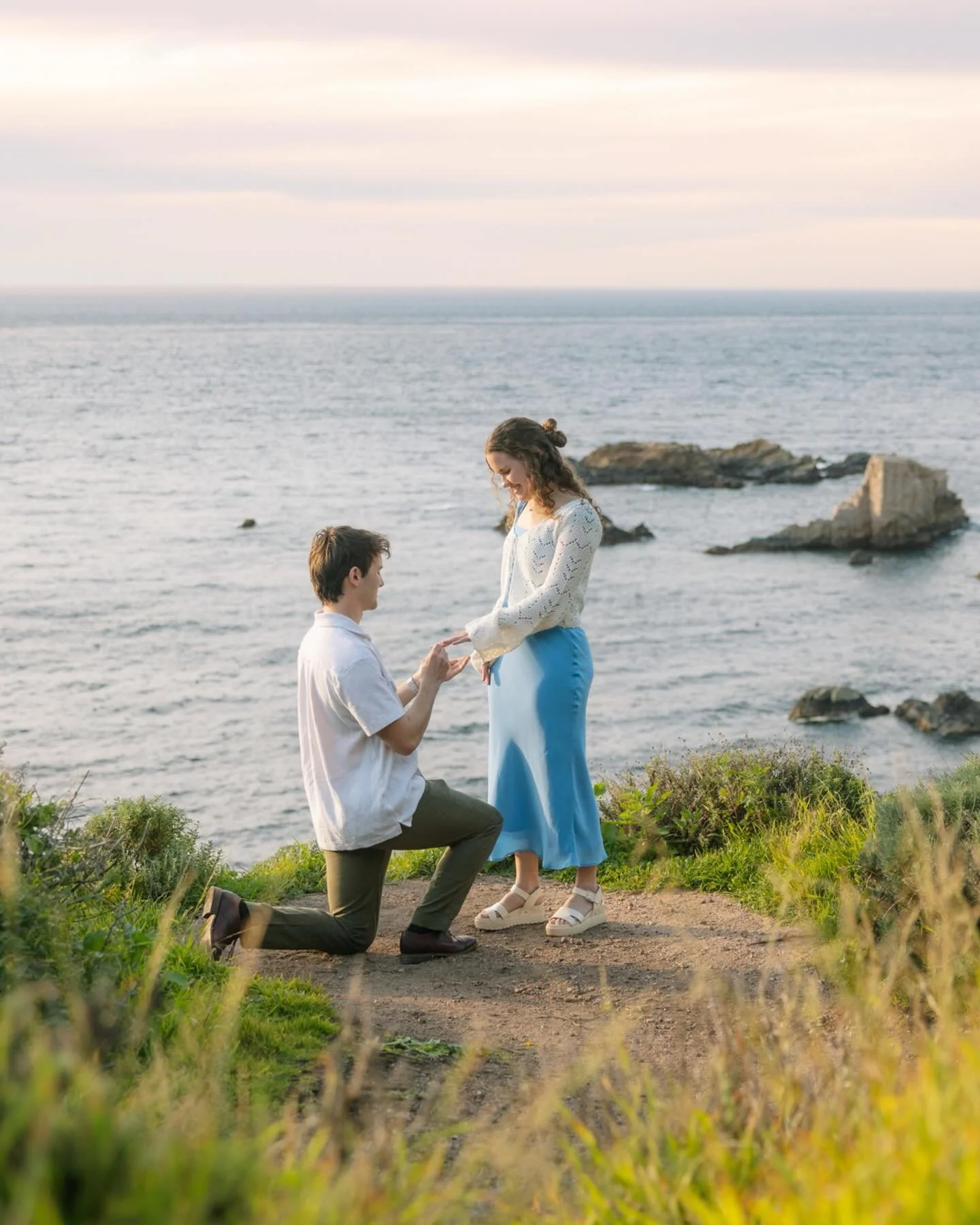 Here&rsquo;s to Katie and Cole 💍🥂

3 things your proposal photographer wants you to know:
If you&rsquo;re planning a surprise proposal this year, here are three ways to help your photographer capture the special moment. 

1. Stay on Your Knee Durin