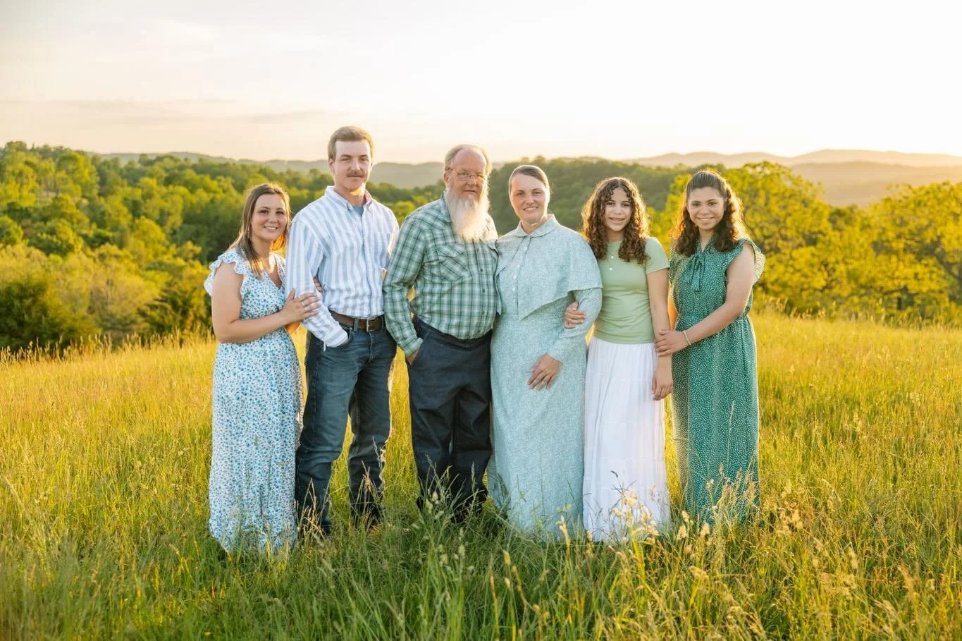 You don&rsquo;t have to know what to do showing up to your session.

Most families show up with some version of the same questions running in the back of their head: where do I put my hands, should I be looking at the camera, are we supposed to be wa