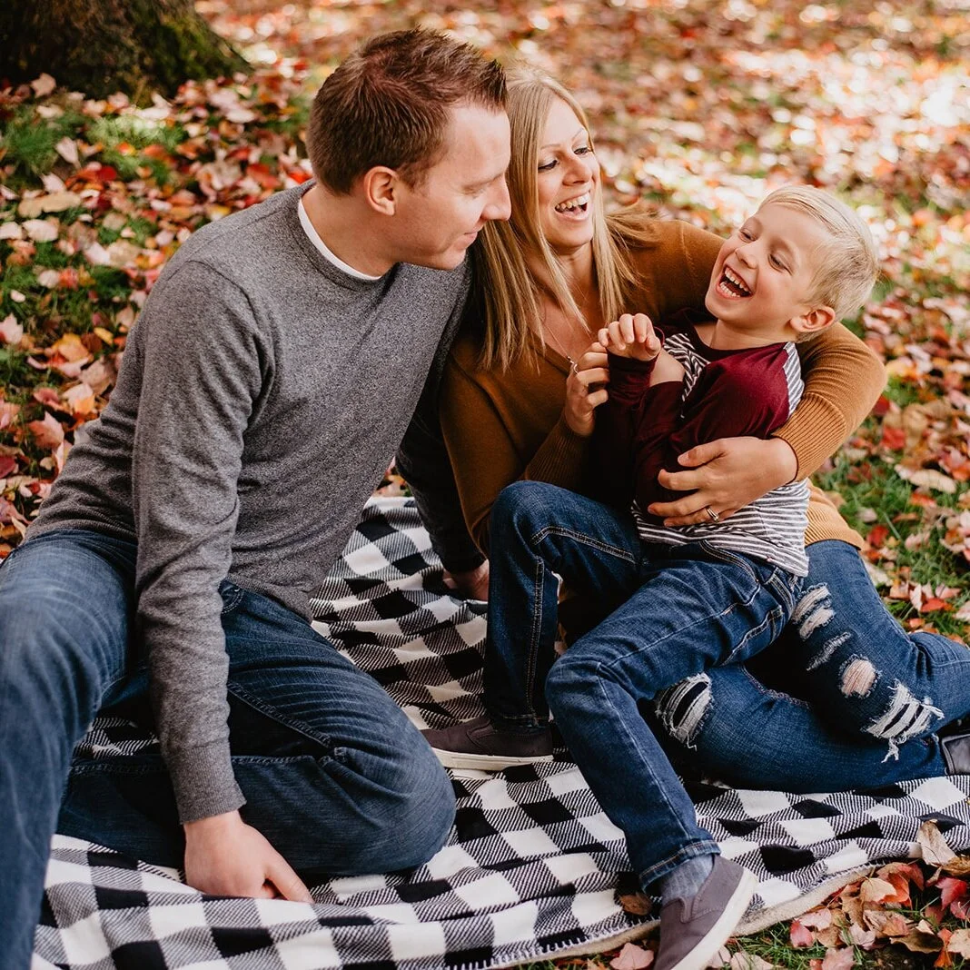 aldergrove lake park autumn family photos.