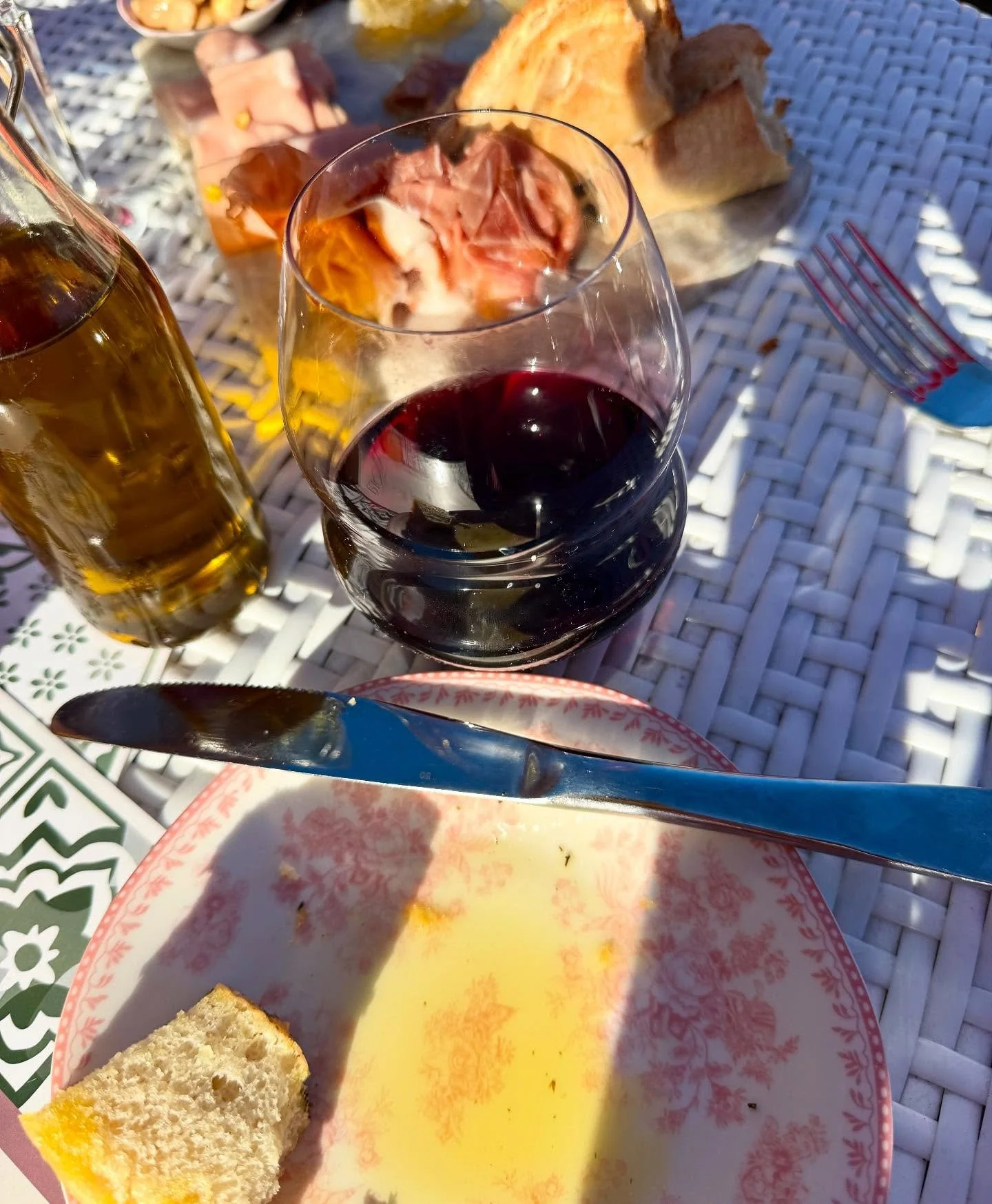 Checked out @allorachs with some girlfriends last night after work and had a blast at our happy hour turned into dinner on the rooftop. I loved their location right downtown which was walkable for me, and all the details and elements were so beautifu