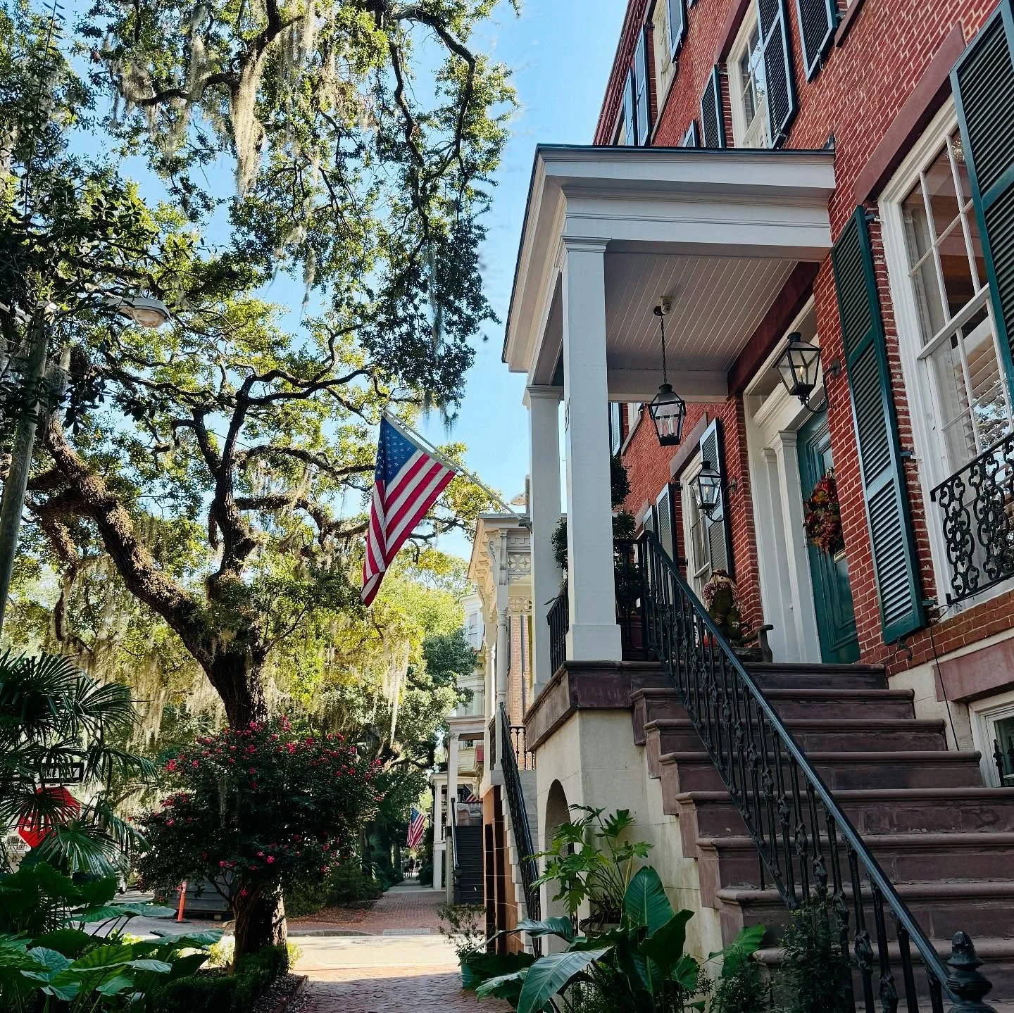 Just a little reminder that there&rsquo;s some pretty cool places within driving distance from Charleston to check out. I&rsquo;ve maybe been to Savannah once in 12 years of living here and just spent the last 24 hrs exploring, eating, drinking and e