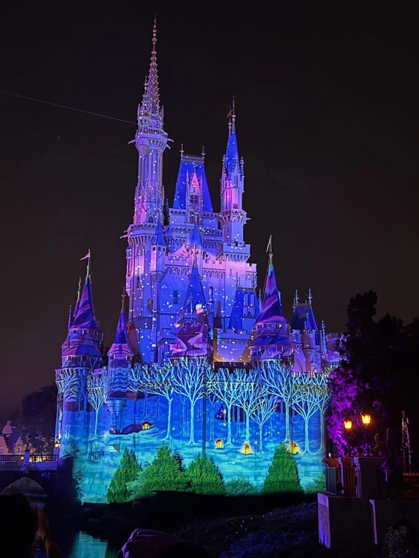 Sometimes you just gotta say ✌️ and drive to Disney! More details of my vacation coming, but had the most wonderful getaway with my daughter and was totally worth it!  Trip planning thanks to @amanda_atouchofmagictravel