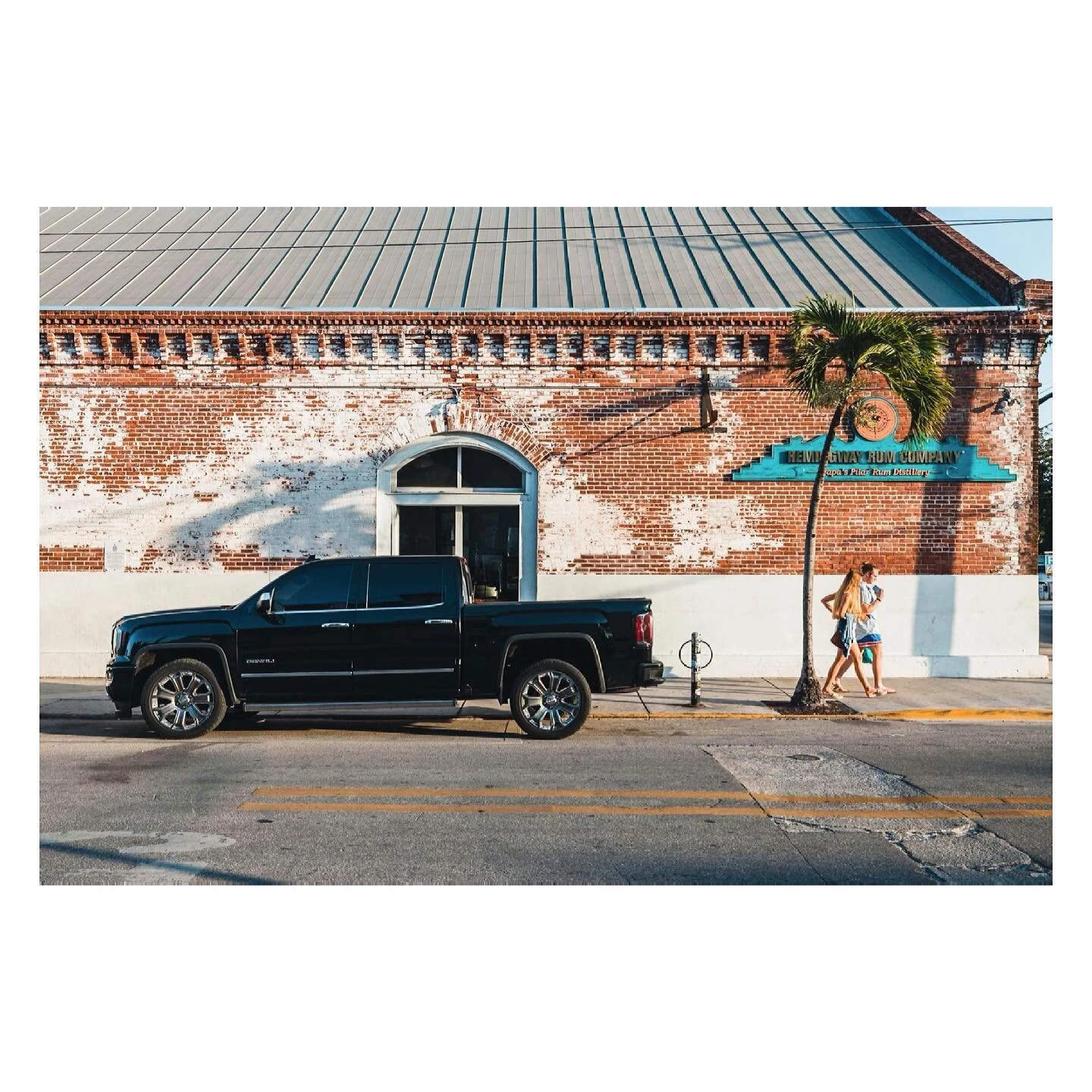 #streetphotography in #keywestflorida 

#keywest #miamibeach #miami🌴 #miamilifestyle .

#exploreobserveshare #beachtime #adventuretime #naturelover #hiking #nature_brilliance #nature_photo #seeqrtravel #fatalframes #tasteintravel #passionpassport #t