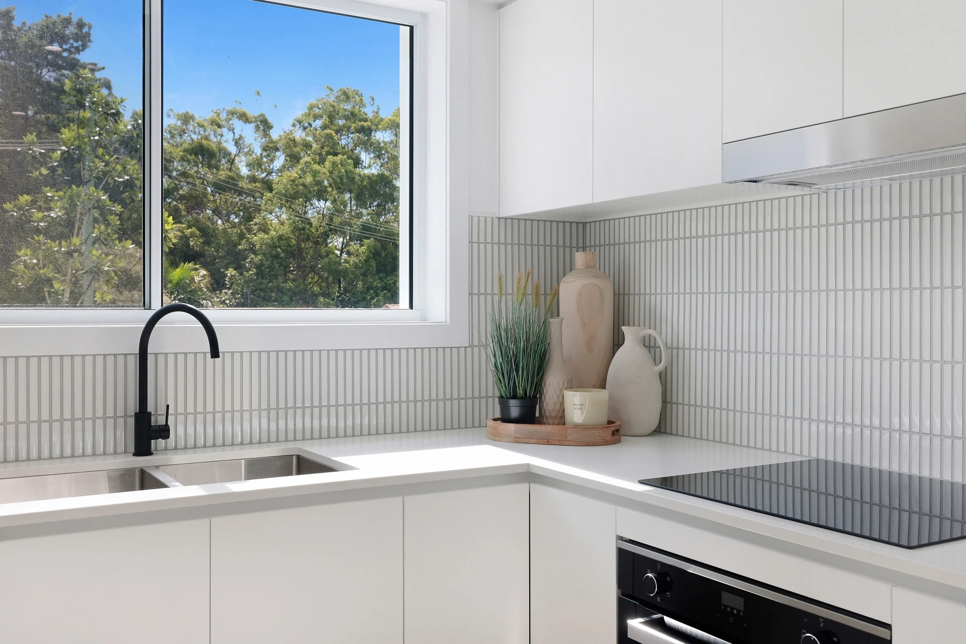 usher-av-labrador-06-kitchen.webp