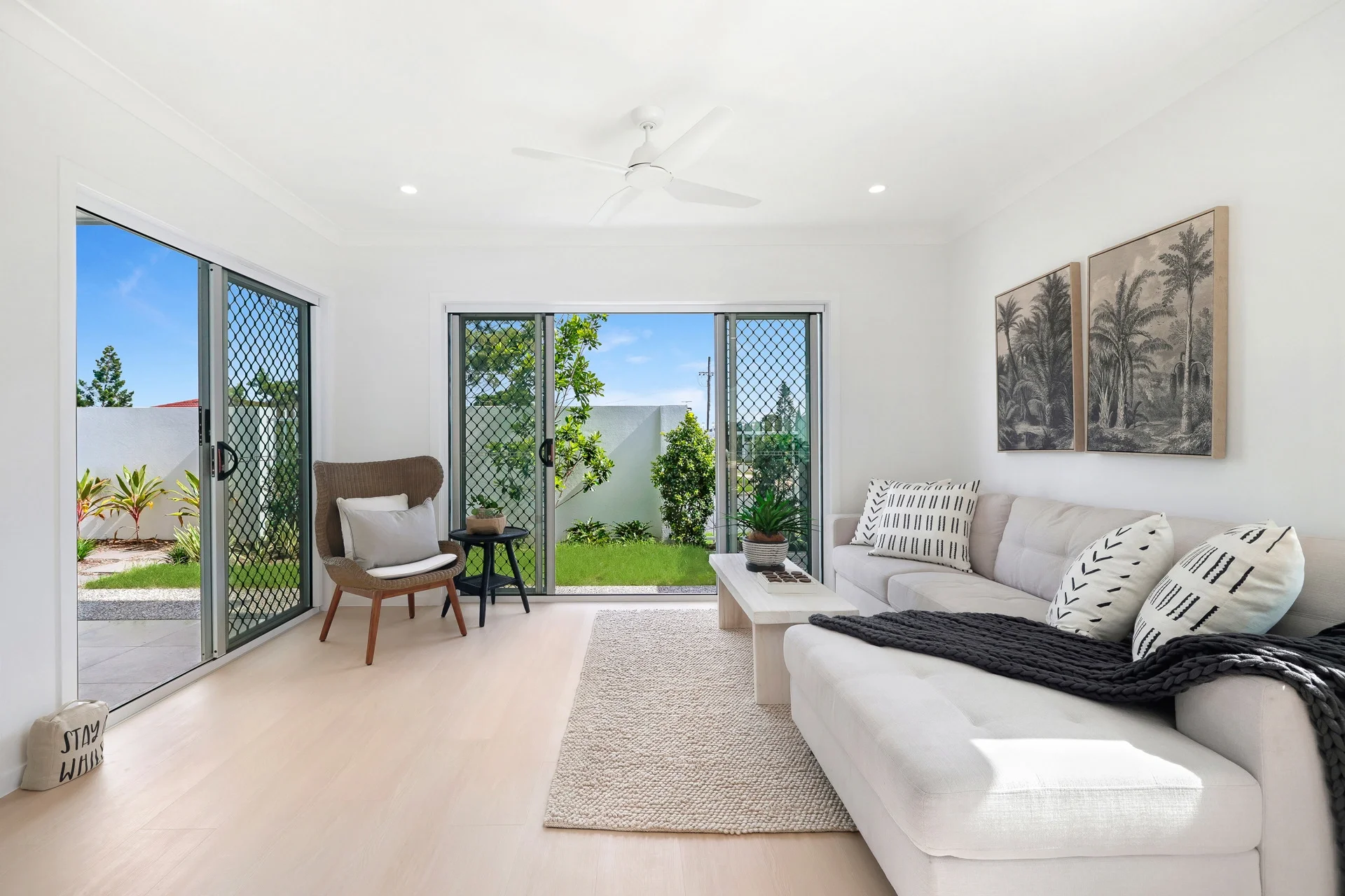 usher-av-labrador-04-living-room.webp