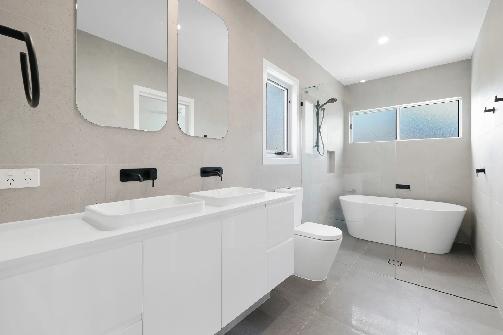 usher-av-labrador-09-ensuite.webp