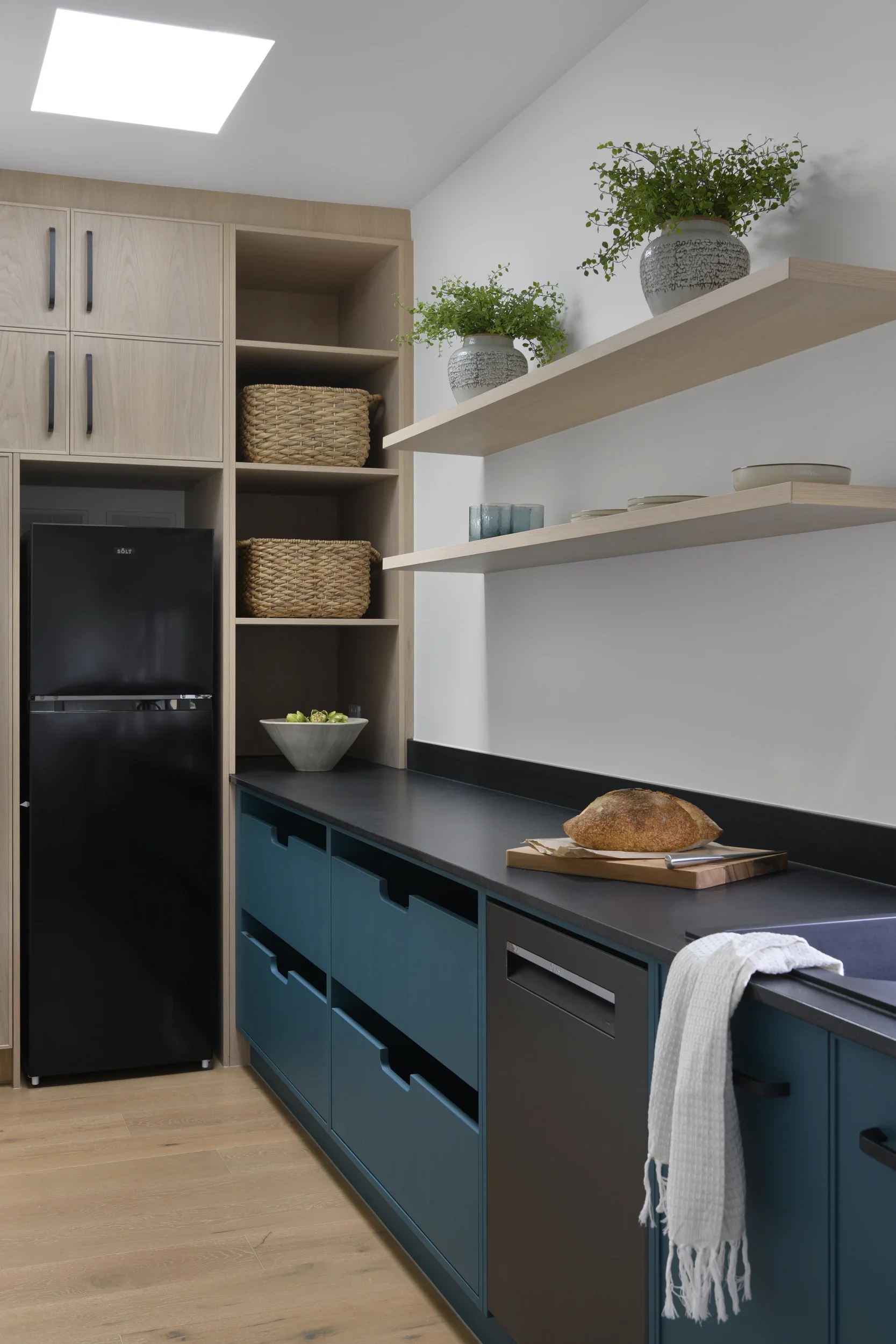 parkes-ln-terranora-08-butlers-pantry.webp