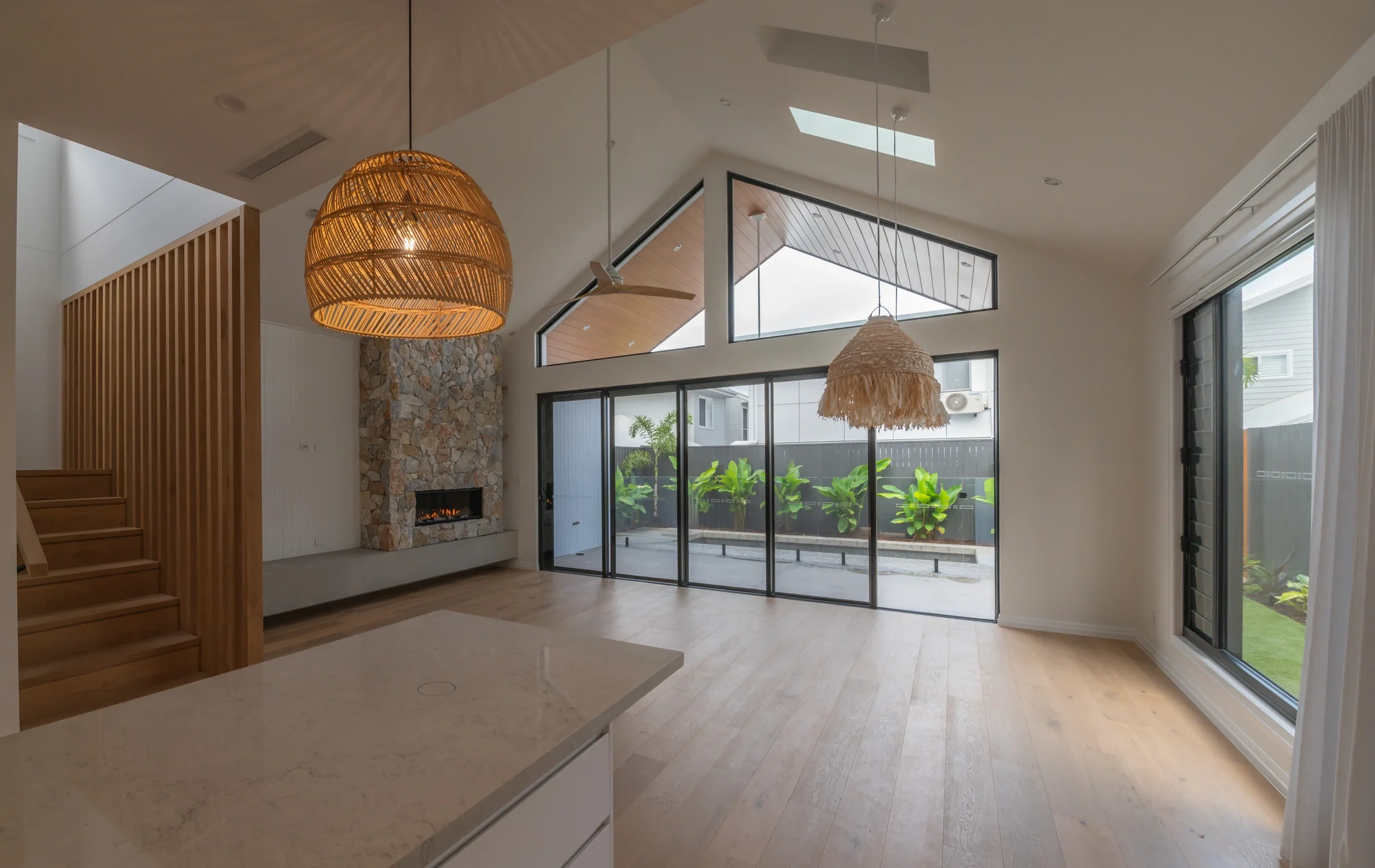 cylinders-74-kingscliff-09-living-from-kitchen.webp