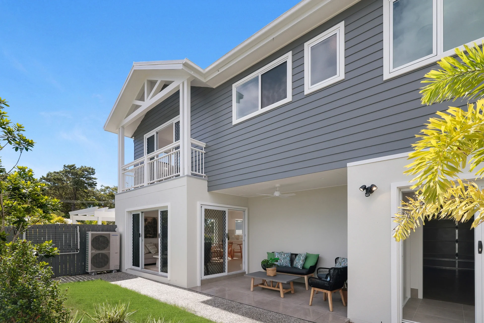 usher-av-labrador-02-rear-and-alfresco.webp