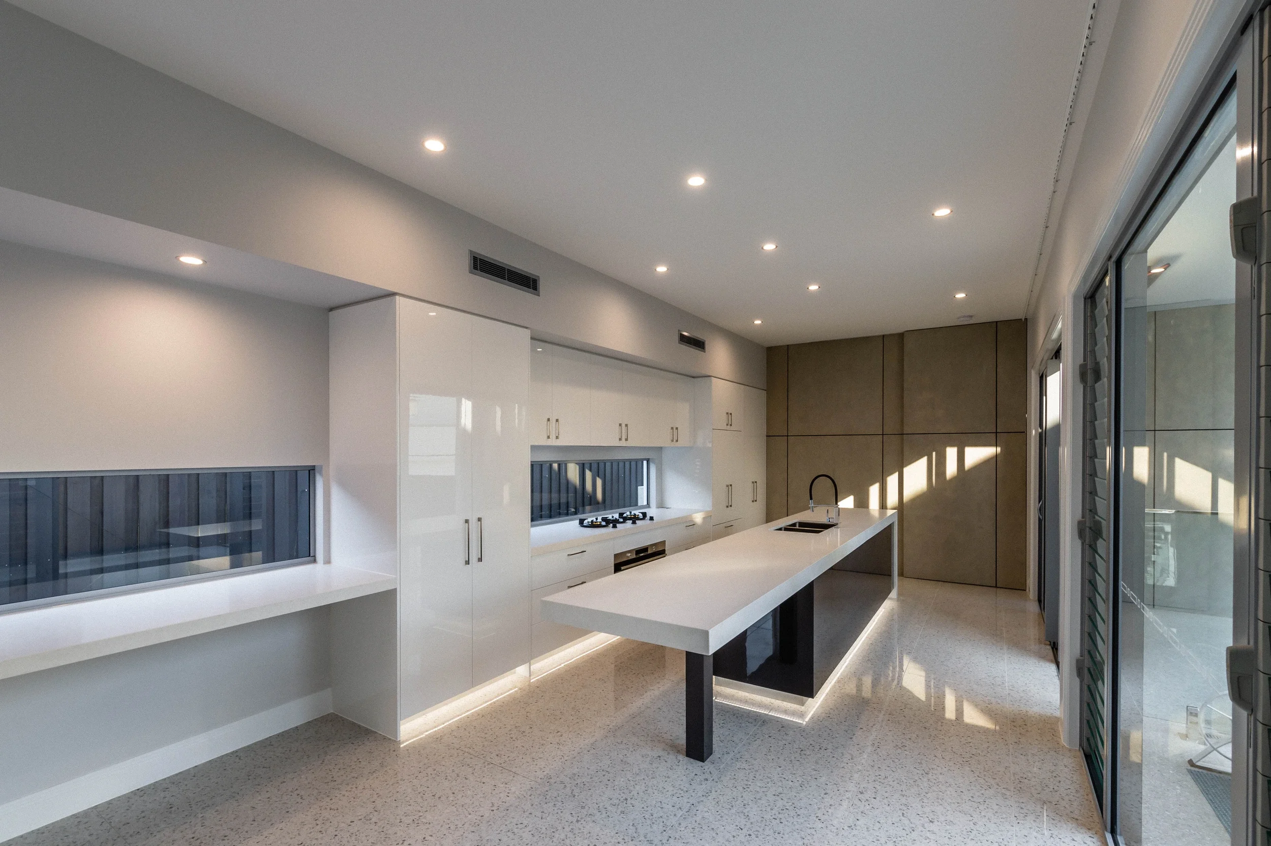cylinders-66-kingscliff-09-kitchen.webp