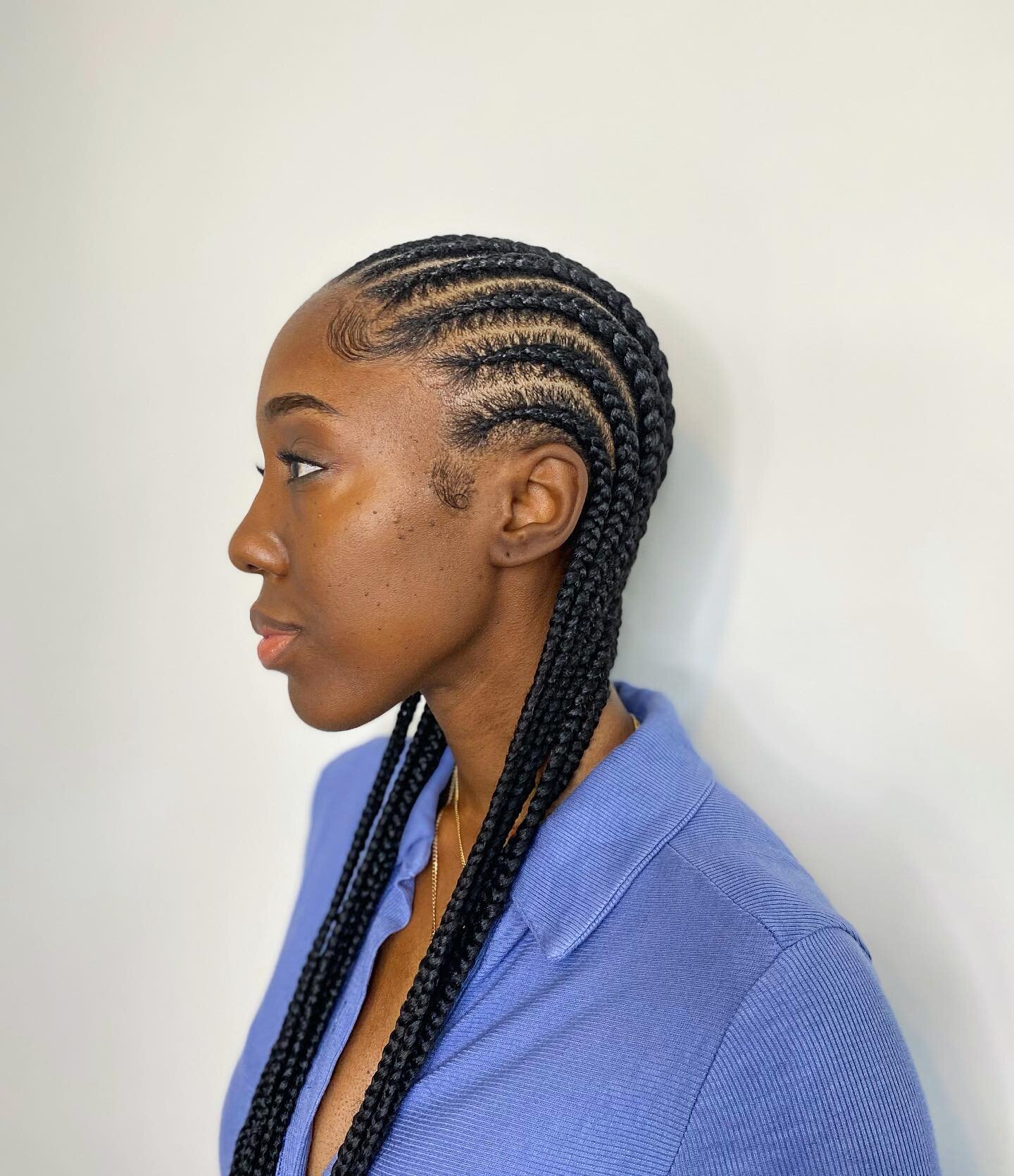 If we knew how precious we are to the culture, we wouldn&rsquo;t be on here posting just anything. 

🌻10 Straight Back Cornrows 

P.S. If you&rsquo;re looking for me I&rsquo;ve moved to Booksy. Follow the link in bio 🤎
.
.
.
.
. 
#cornrows #simpleb
