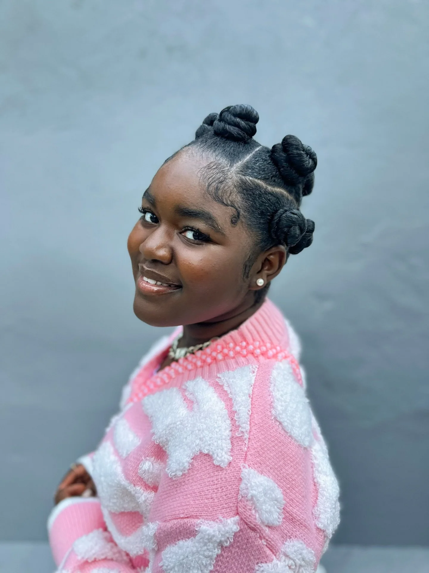 Bantu knots on our cutie patootie on a perfect Brooklyn day ✨💫

Protective styling that moves with you through every adventure 🤎

Click the link in our bio to learn more. 

#bantuknots #brooklynnaturalhairstyling