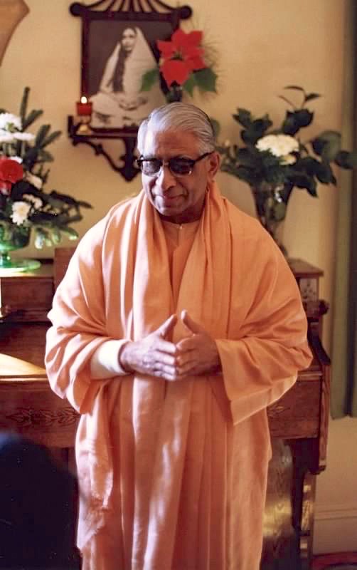 sarvagatananda-standing.jpeg