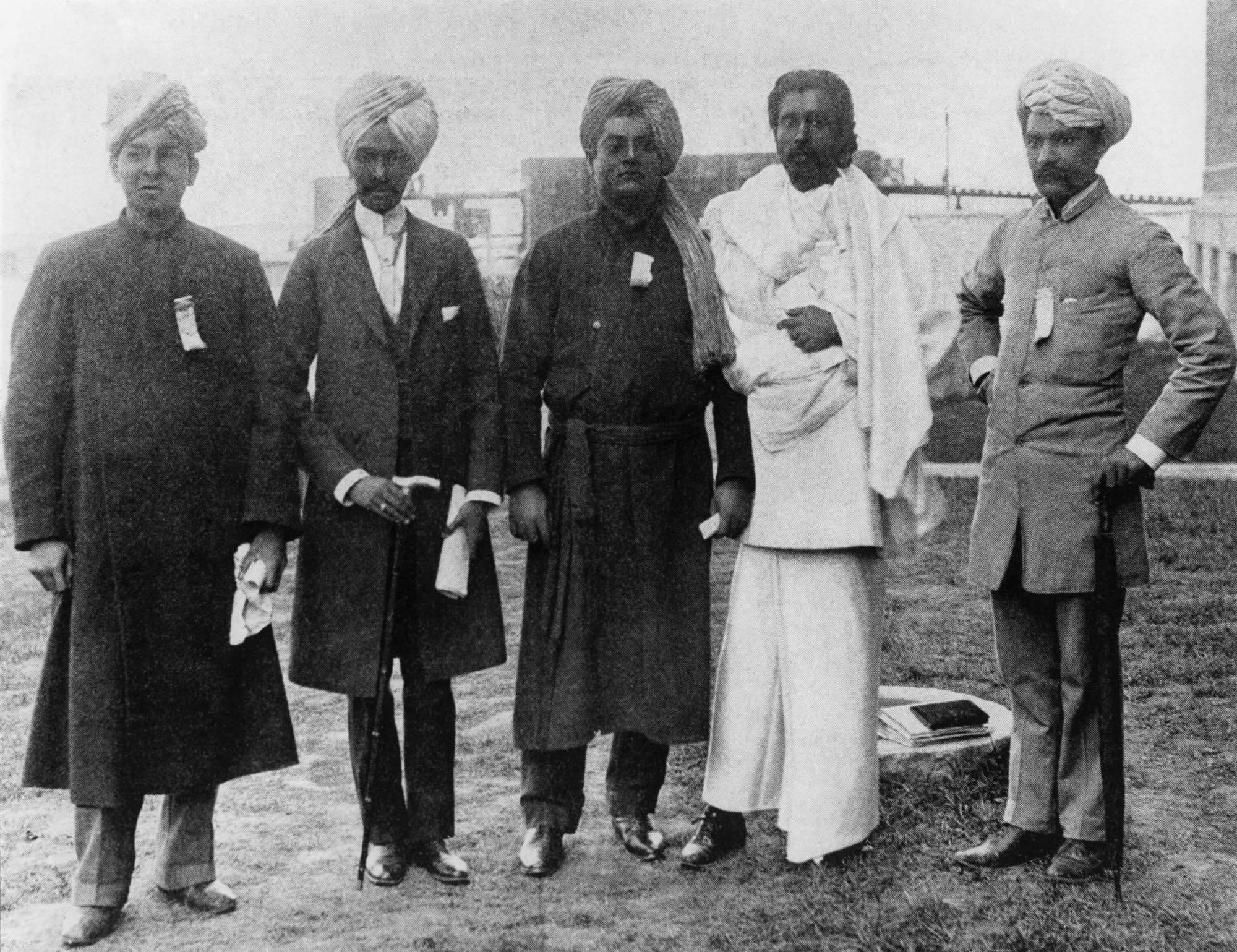 (#14) Chicago, September 1893. (From L) Narasimhacharya from Chennai, Lakshmi Narain from Lahore, Swamiji, H. Dharmapala from Sri Lanka, and Virchand Gandhi from Mumbai.
