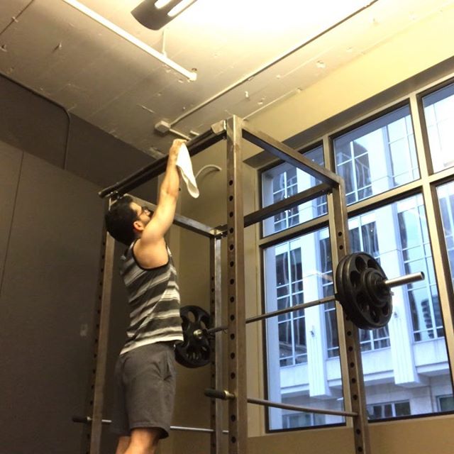 Pull-up variation supersets:
1.  Towel pull-ups
2.  Very wide grip pull-ups
3.  L-sit pull-ups
4.  Grabbing one arm pull-ups
5.  Weighted pull-ups

#towelpullups #lsitpullups #widegrippullups #weightedpullups #pullups #pullupsfordays #poundforpoundfi